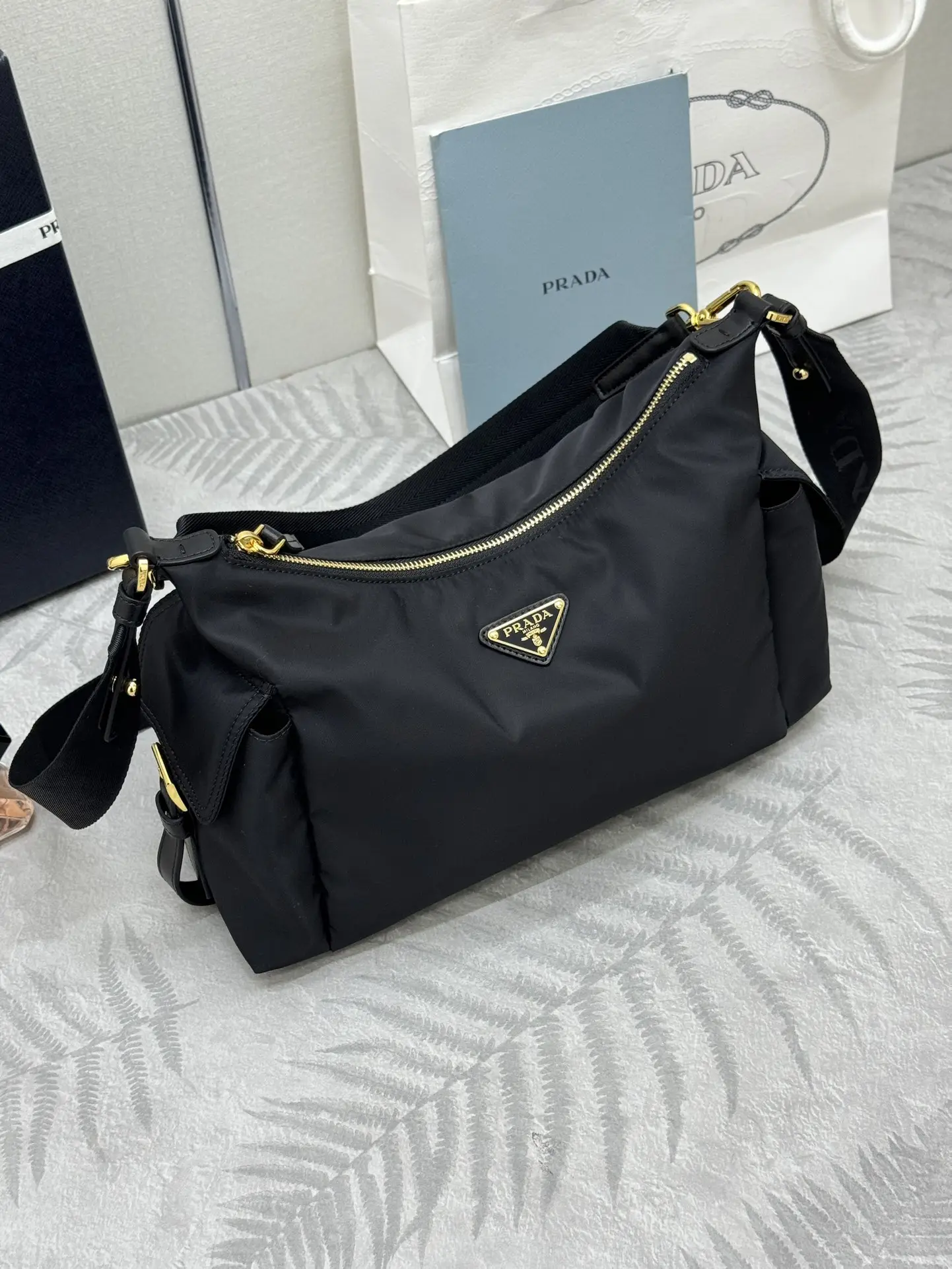 Re-Nylon and Leather Shoulder Bag D69016317 — view 4