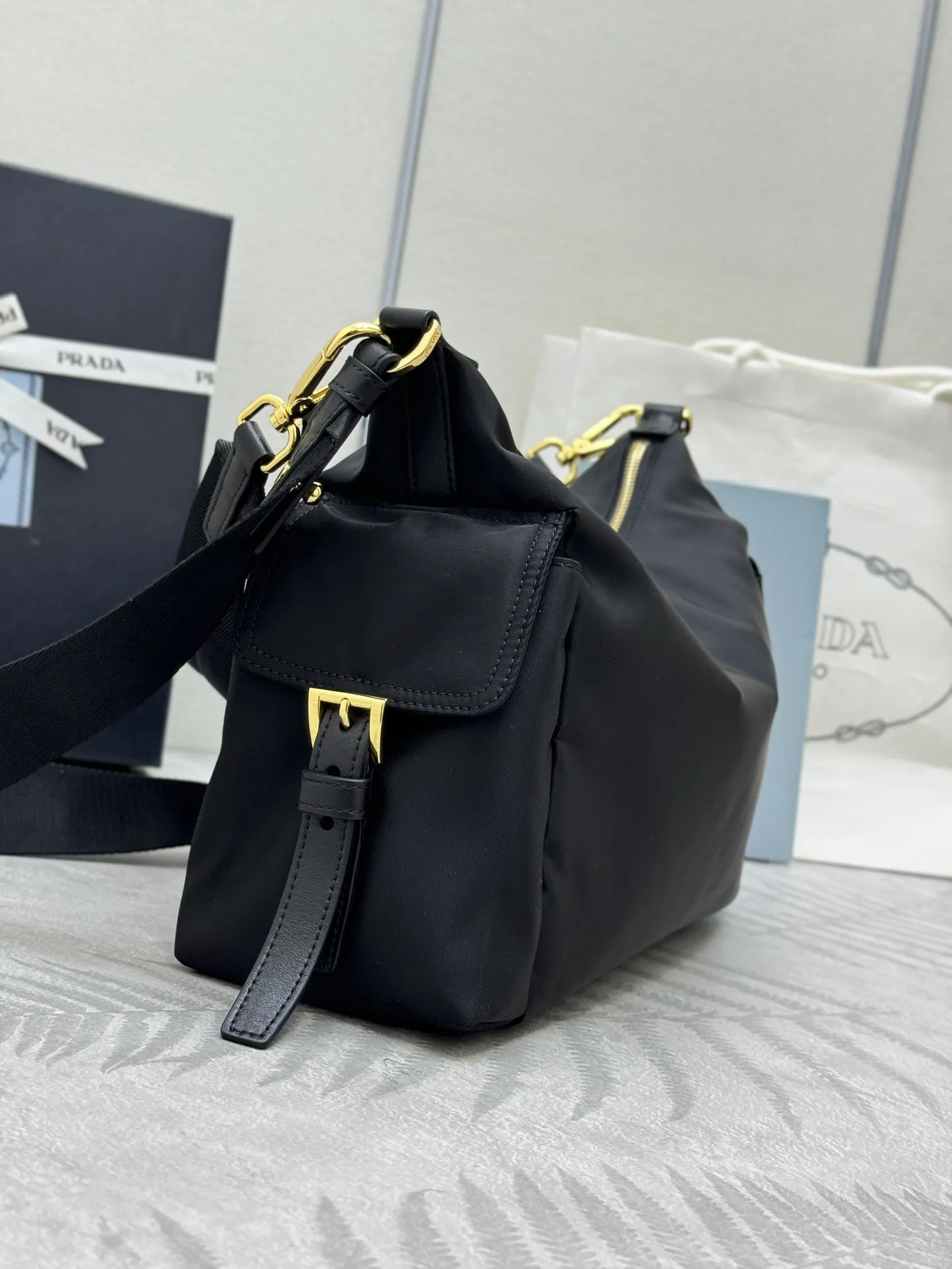 Re-Nylon and Leather Shoulder Bag D69016317 — view 5