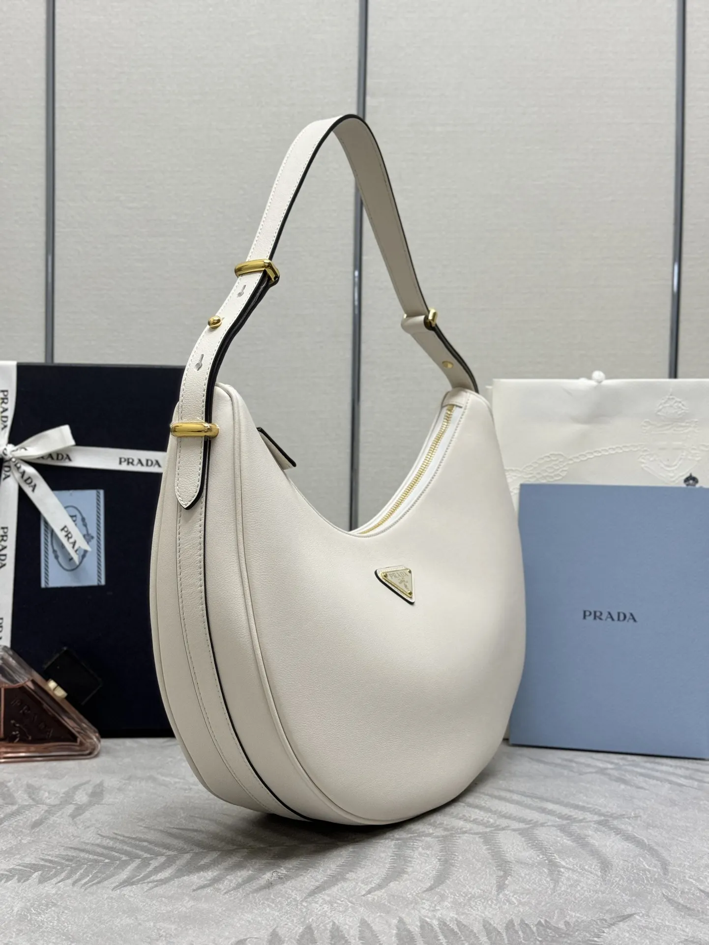 Moon Large Hobo Shoulder Bag D88016323 — view 3