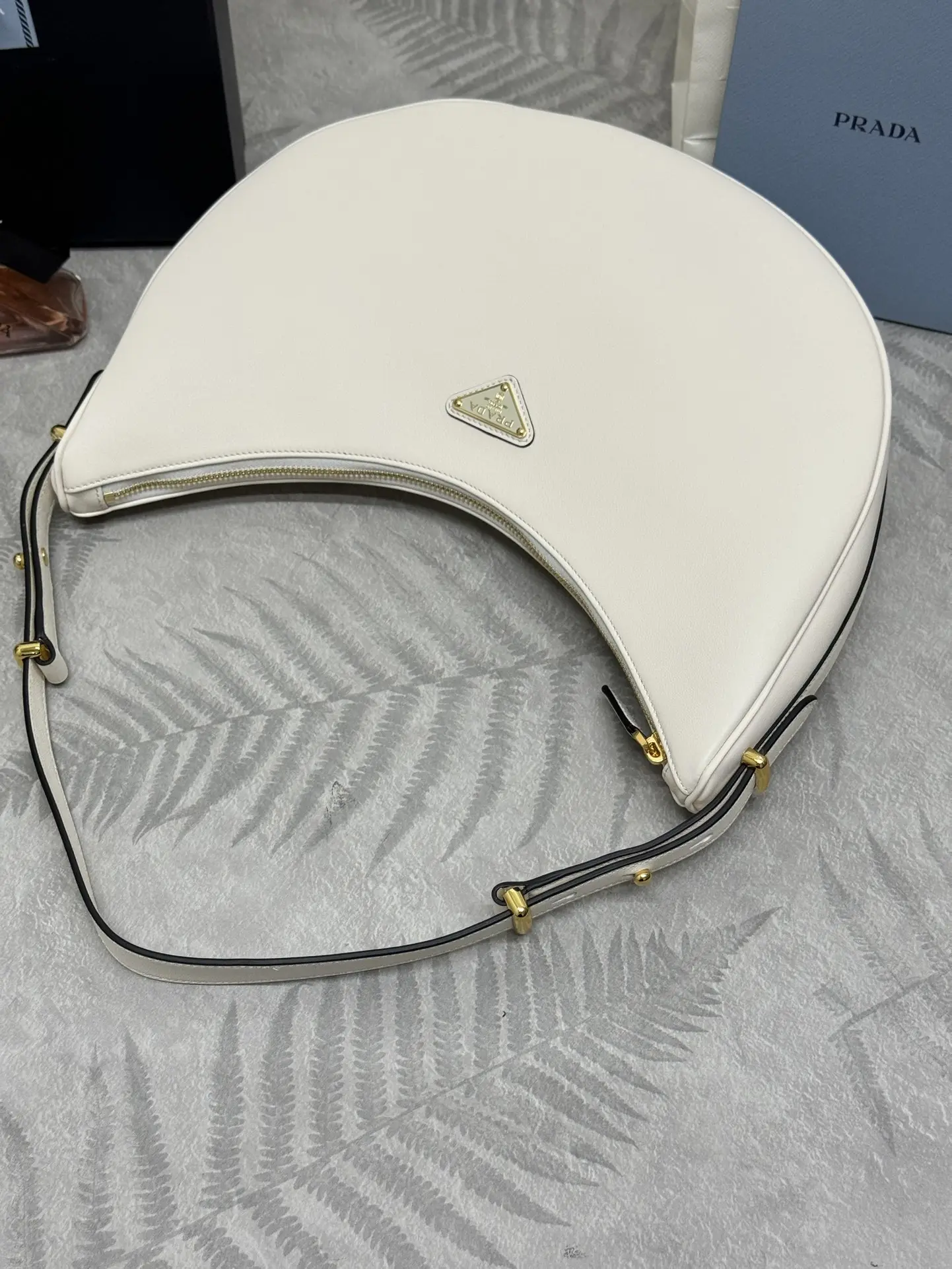 Moon Large Hobo Shoulder Bag D88016323 — view 5