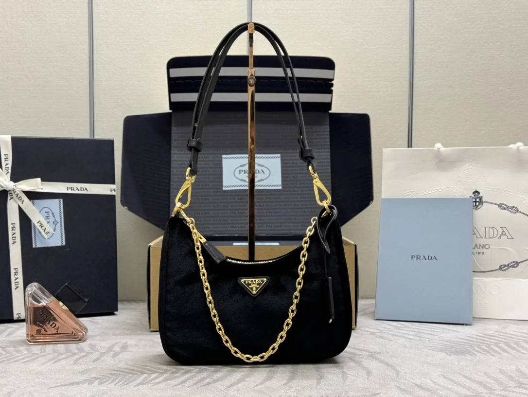 Velvet Hobo Shoulder Bag D70016325