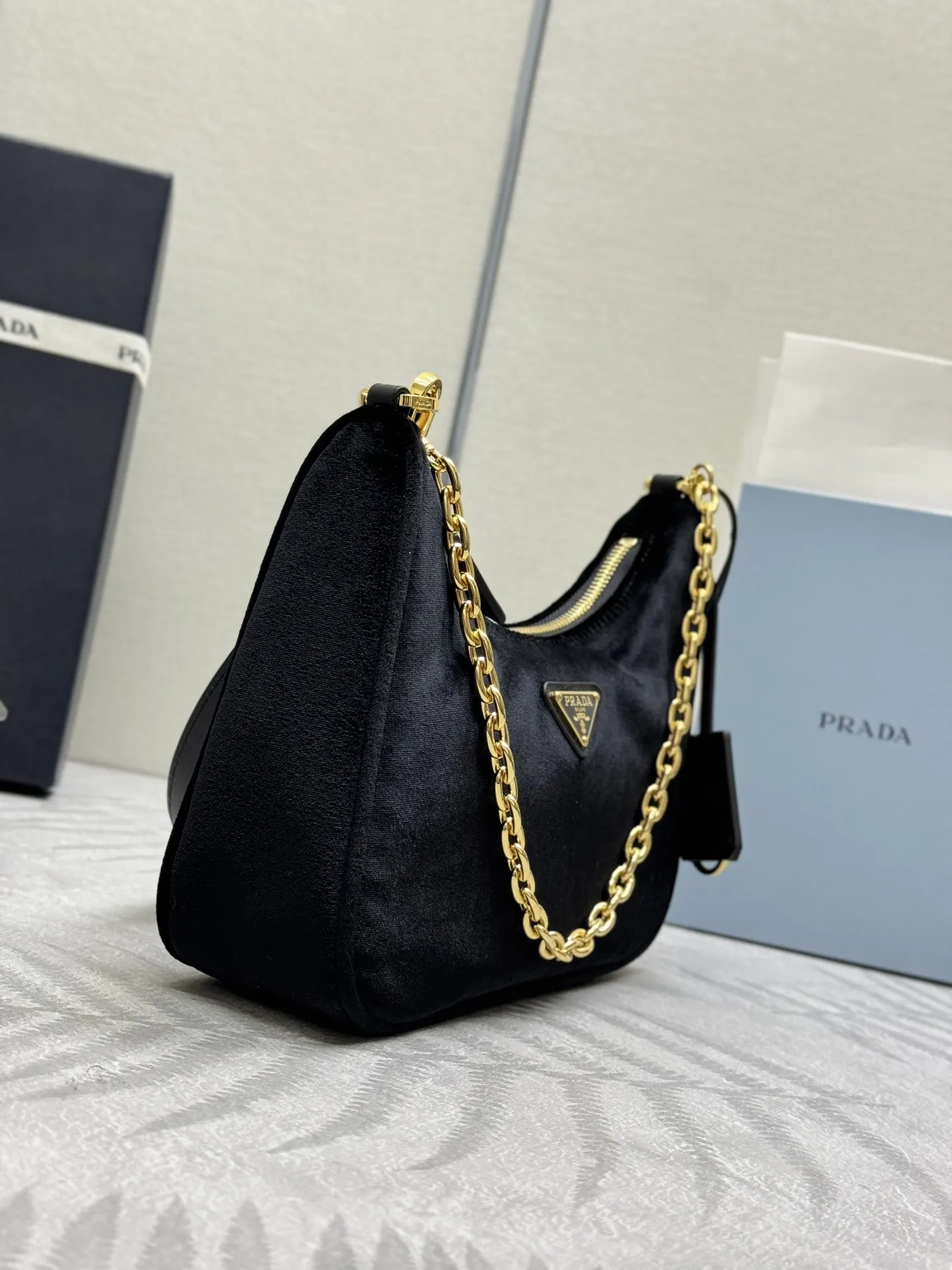 Velvet Hobo Shoulder Bag D70016325 — view 2
