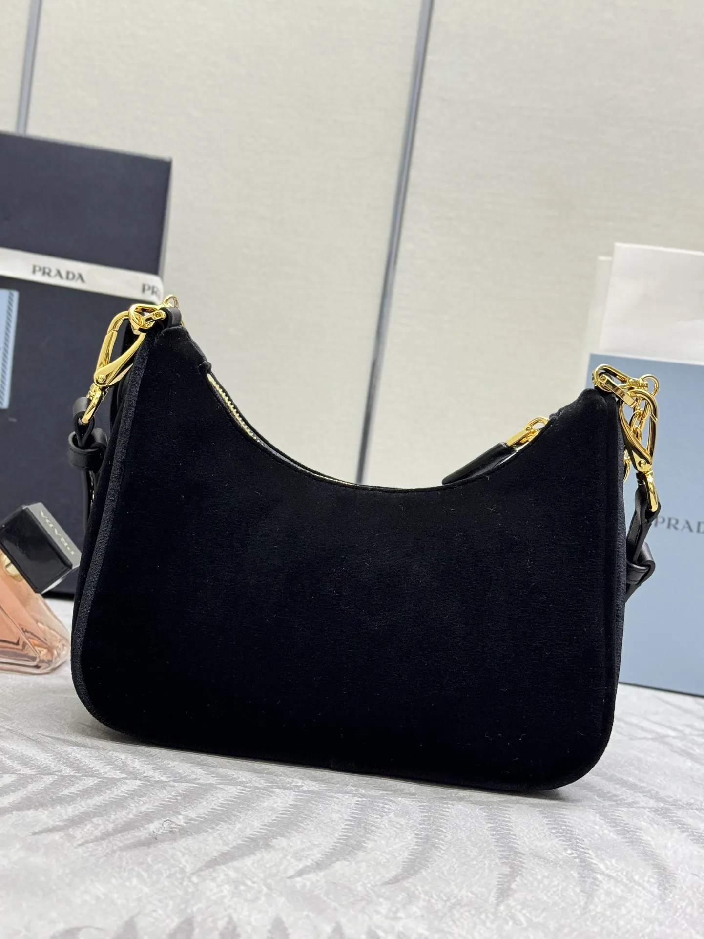 Velvet Hobo Shoulder Bag D70016325 — view 3