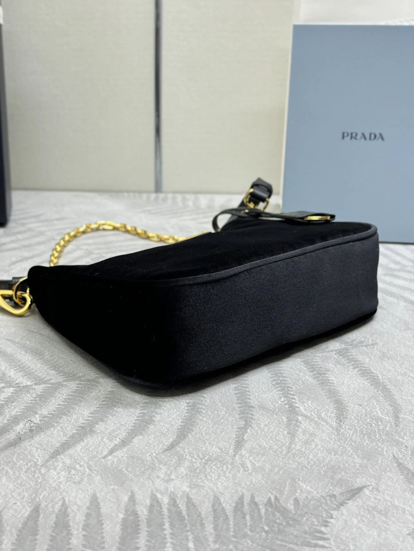 Velvet Hobo Shoulder Bag D70016325 — view 5