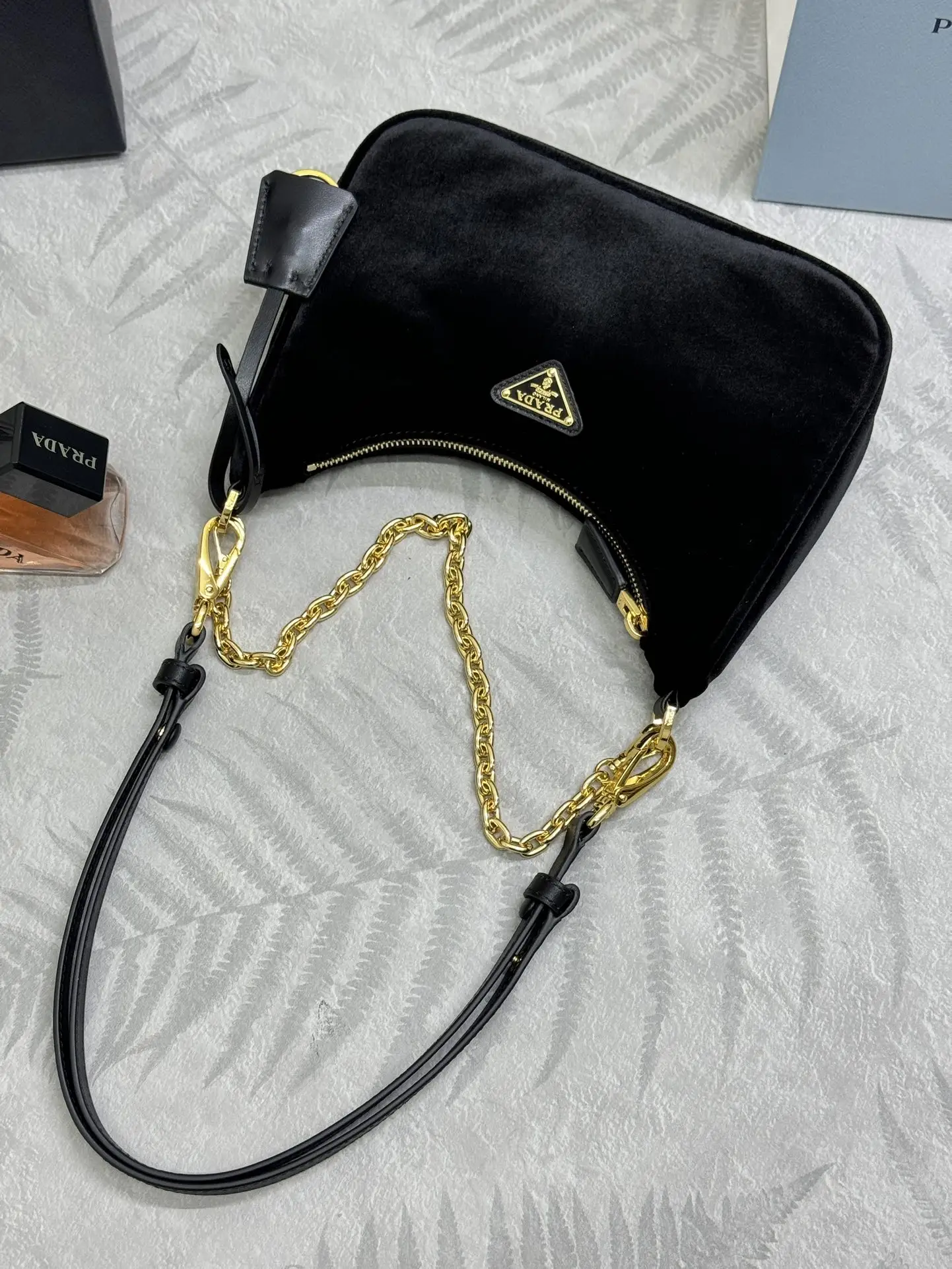 Velvet Hobo Shoulder Bag D70016325 — view 6