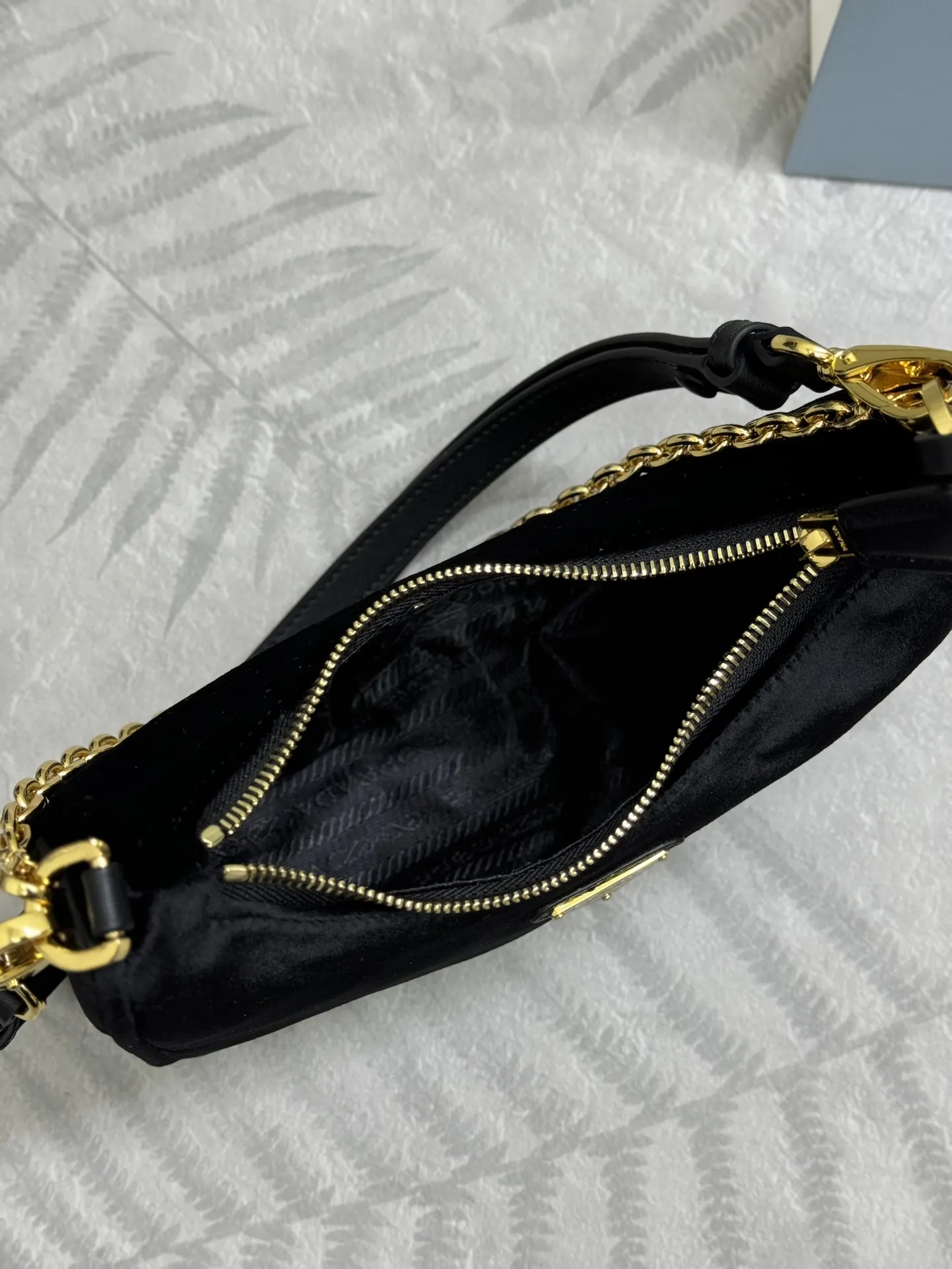 Velvet Hobo Shoulder Bag D70016325 — view 8