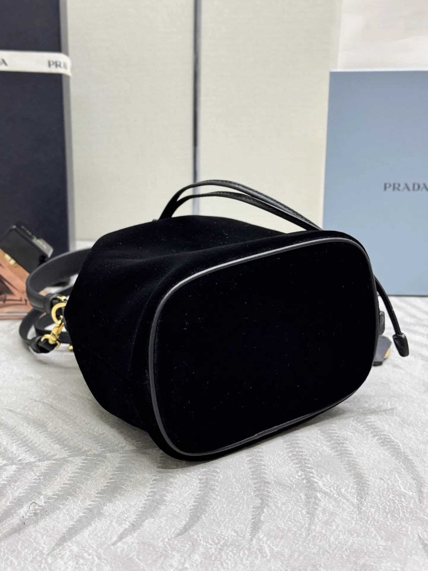 Velvet Bucket Bag with Detachable Strap D68016326 — view 7