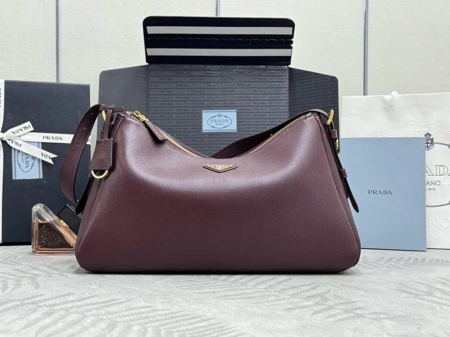 Aimee Hobo Shoulder Bag in Grained Leather D106016331