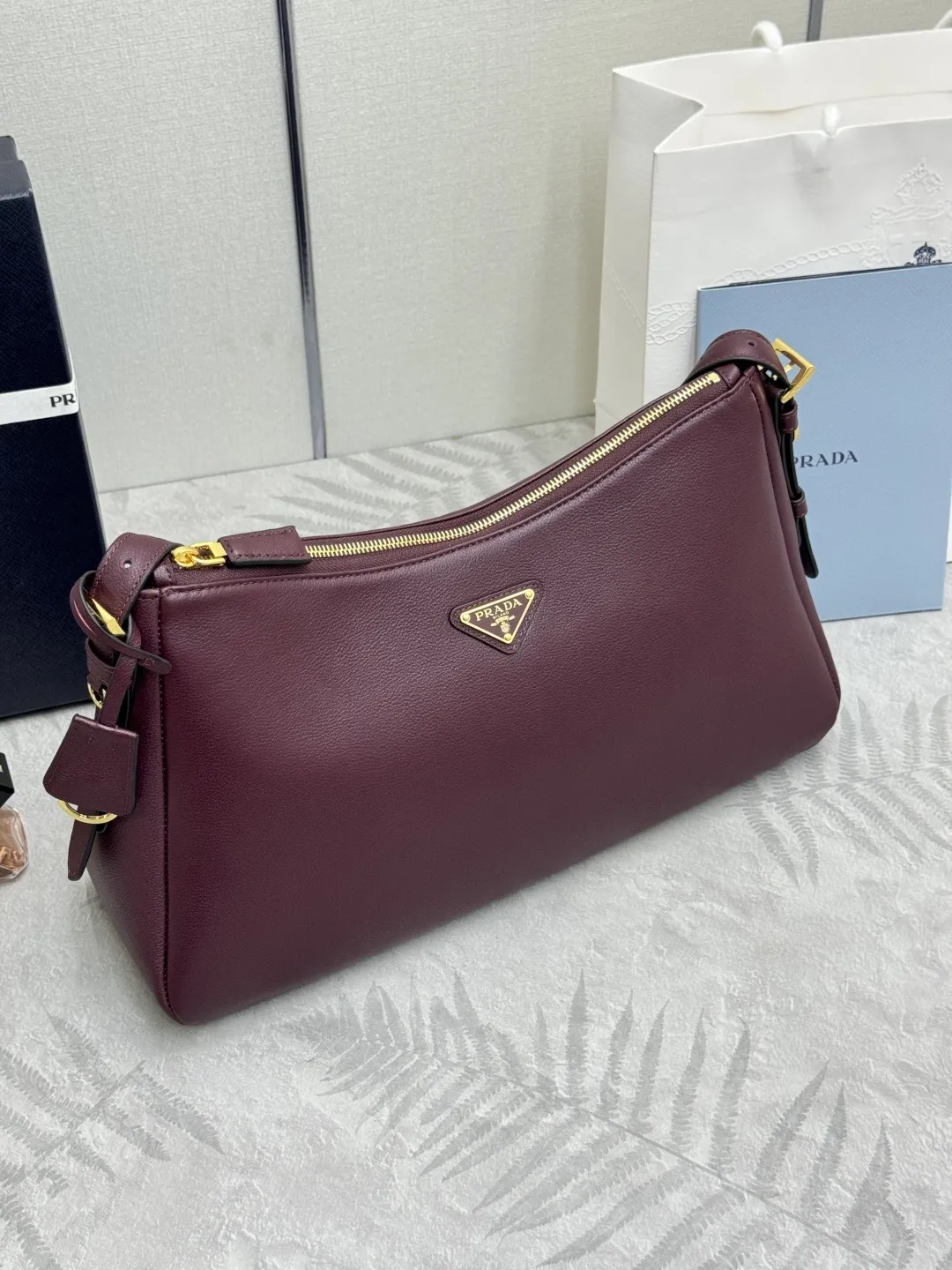 Aimee Hobo Shoulder Bag in Grained Leather D106016331 — view 4