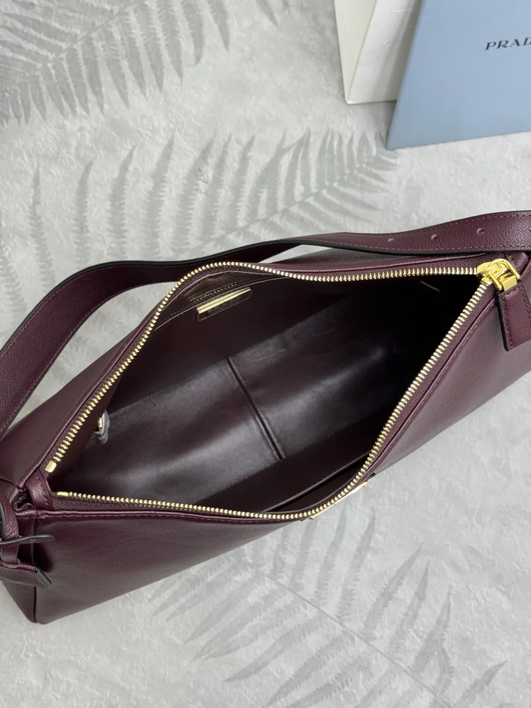 Aimee Hobo Shoulder Bag in Grained Leather D106016331 — view 8