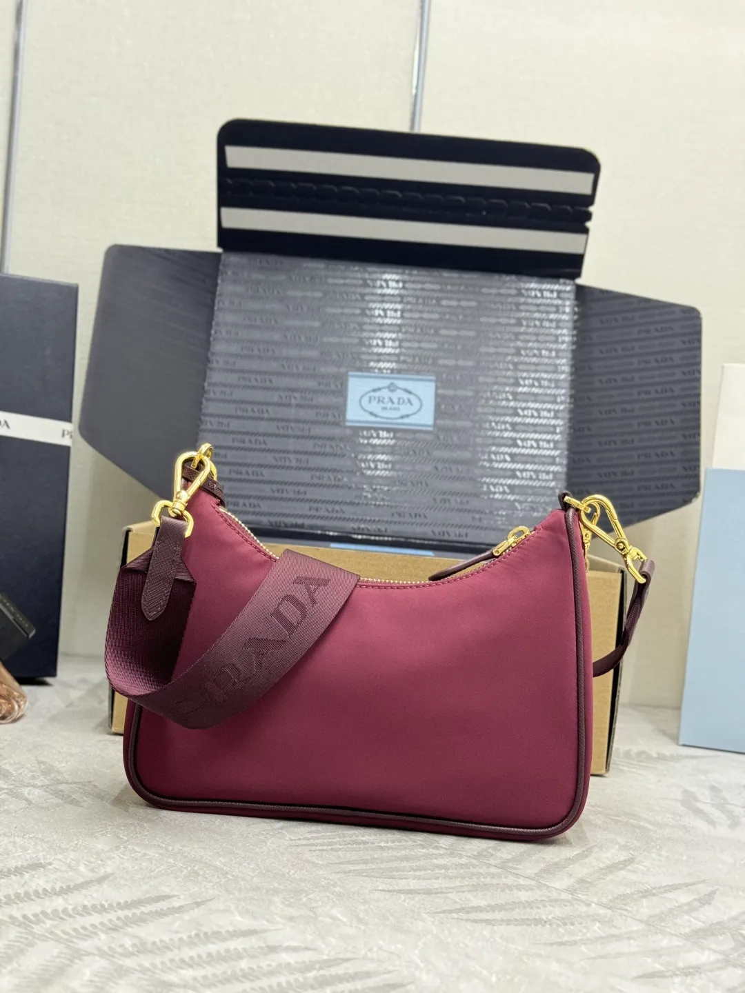 Re-Edition 2005 Nylon Hobo Bag D68016334 — view 2