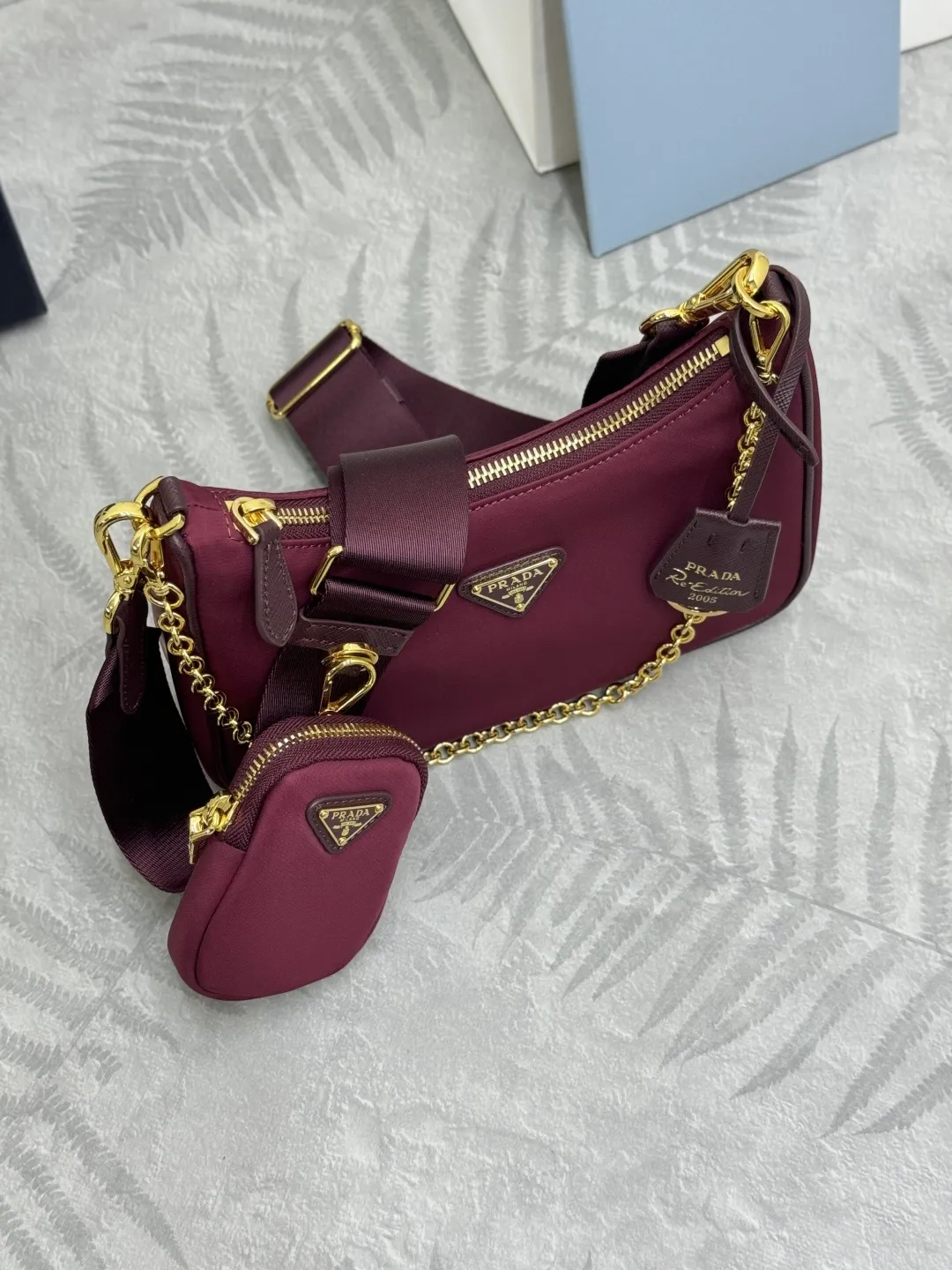 Re-Edition 2005 Nylon Hobo Bag D68016334 — view 3