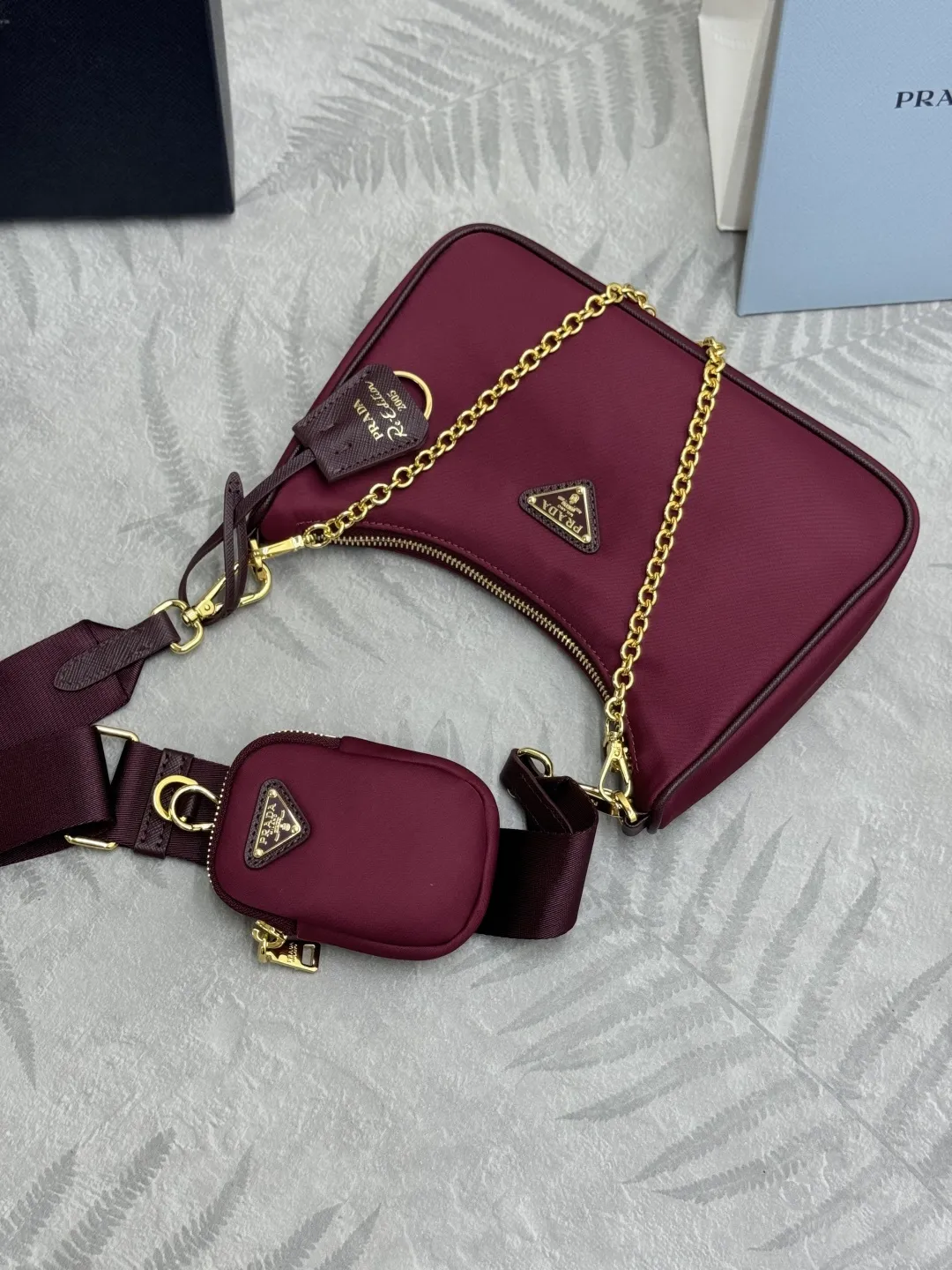 Re-Edition 2005 Nylon Hobo Bag D68016334 — view 6