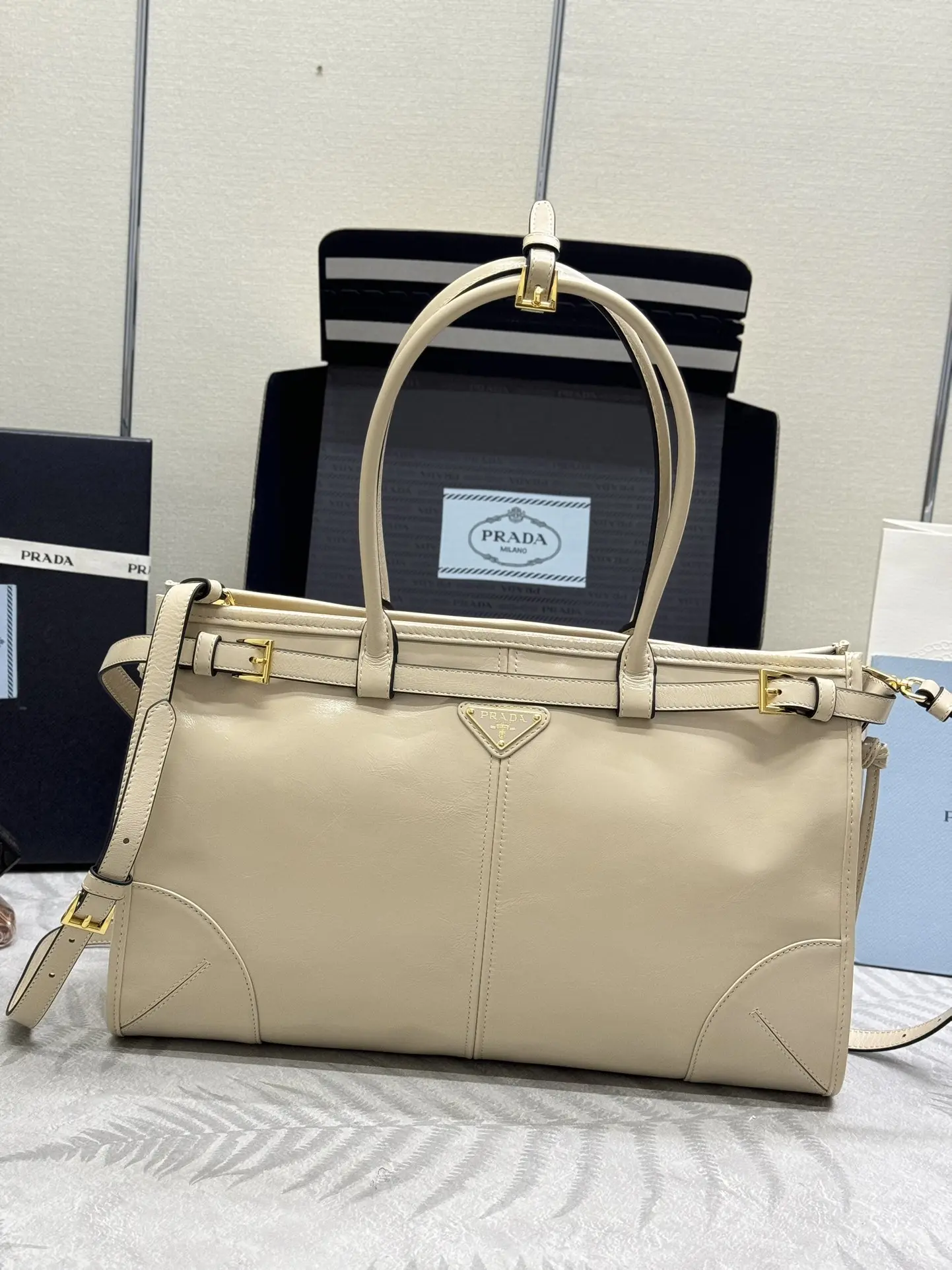Soft Lux Oiled Leather Top-Handle Tote Bag D114016347