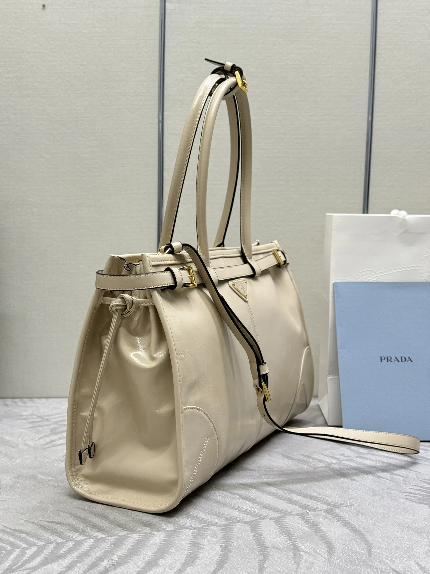 Soft Lux Oiled Leather Top-Handle Tote Bag D114016347 — view 3
