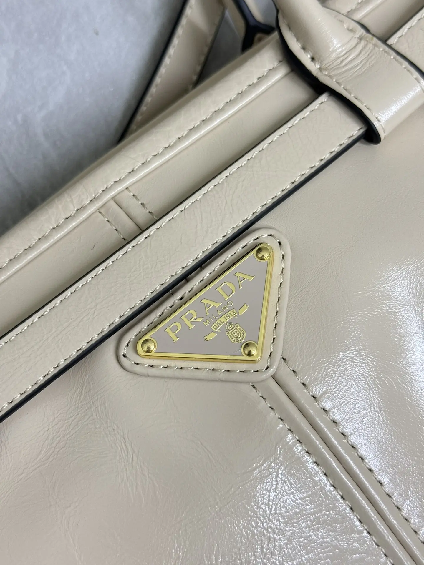 Soft Lux Oiled Leather Top-Handle Tote Bag D114016347 — view 7