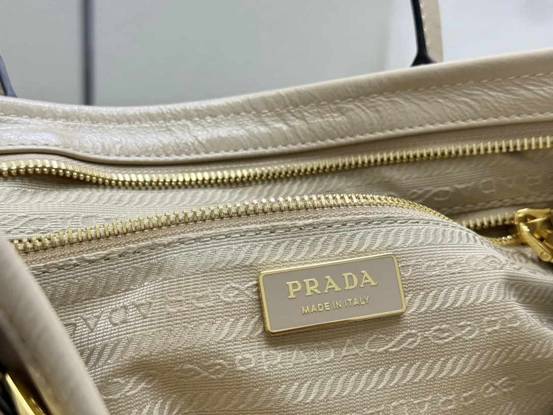 Soft Lux Oiled Leather Top-Handle Tote Bag D114016347 — view 9