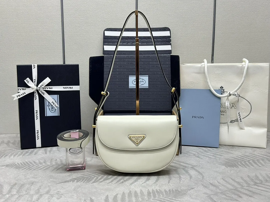 Moon Leather Shoulder Bag D92016352