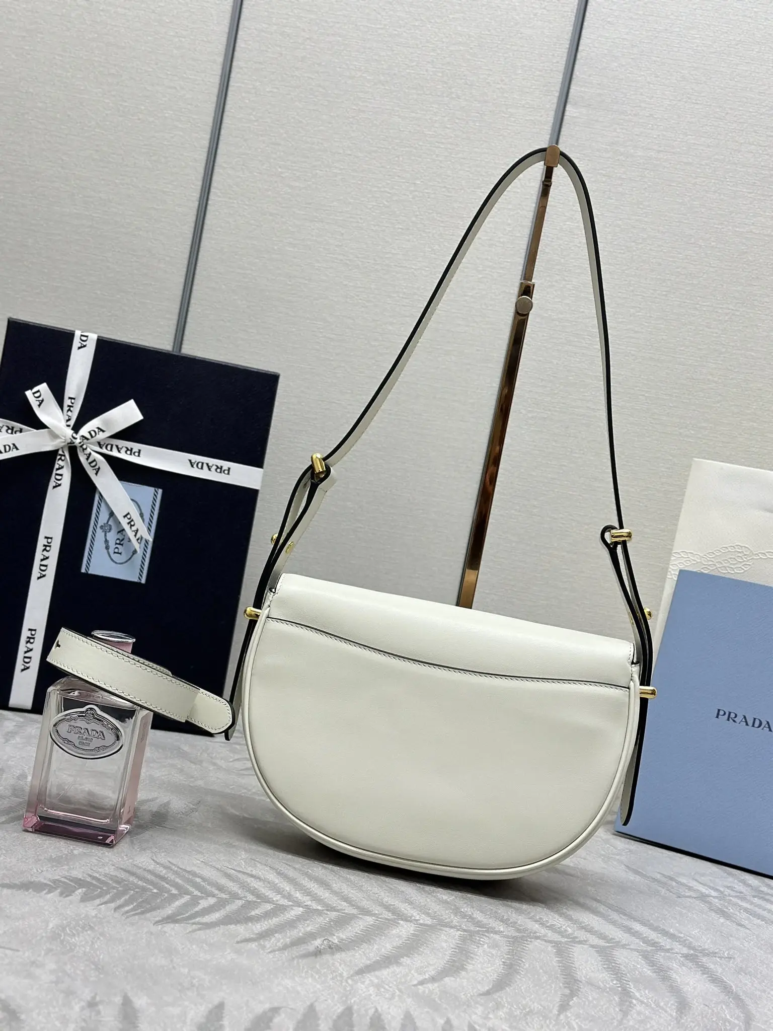 Moon Leather Shoulder Bag D92016352 — view 2