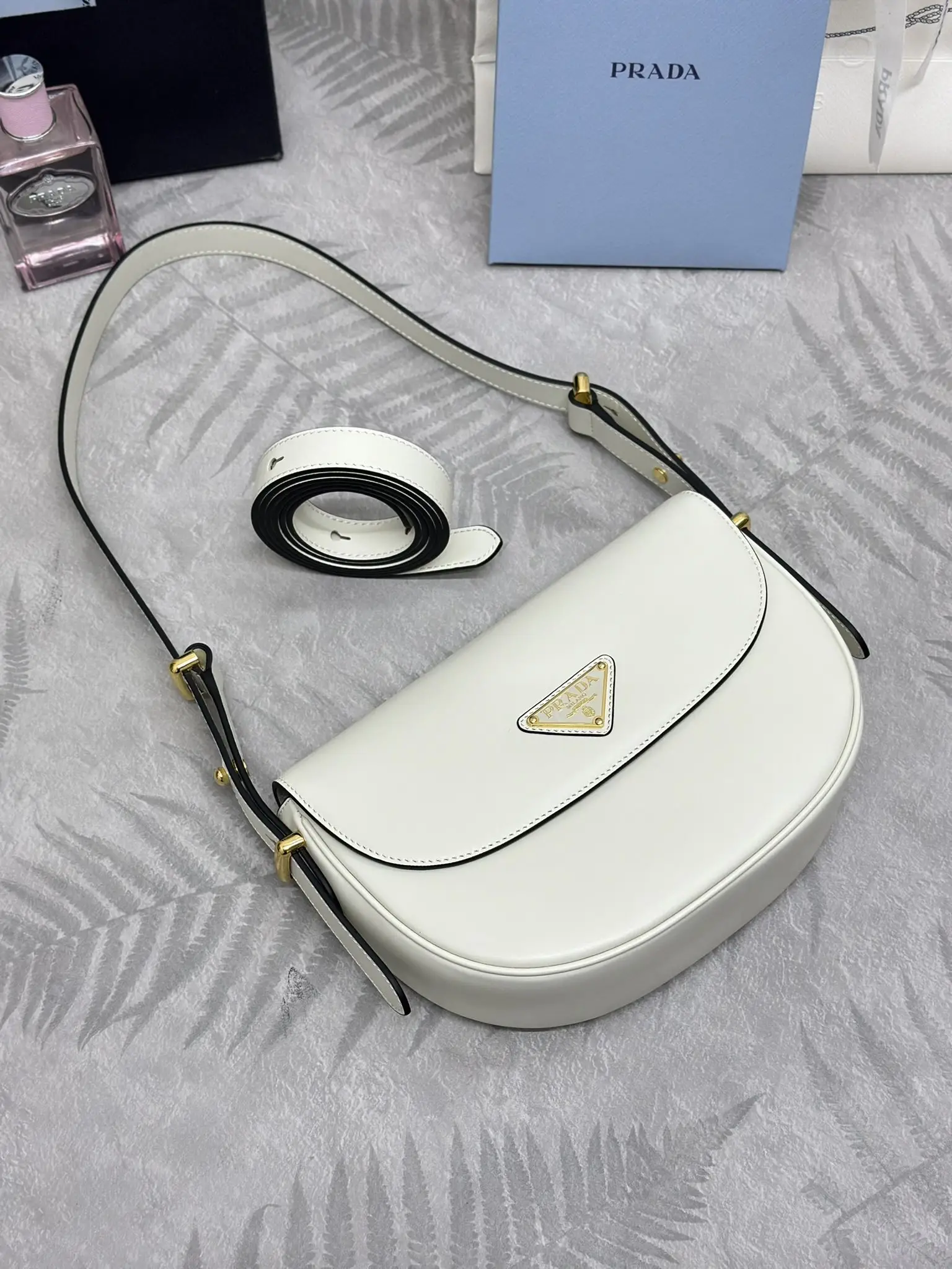 Moon Leather Shoulder Bag D92016352 — view 3
