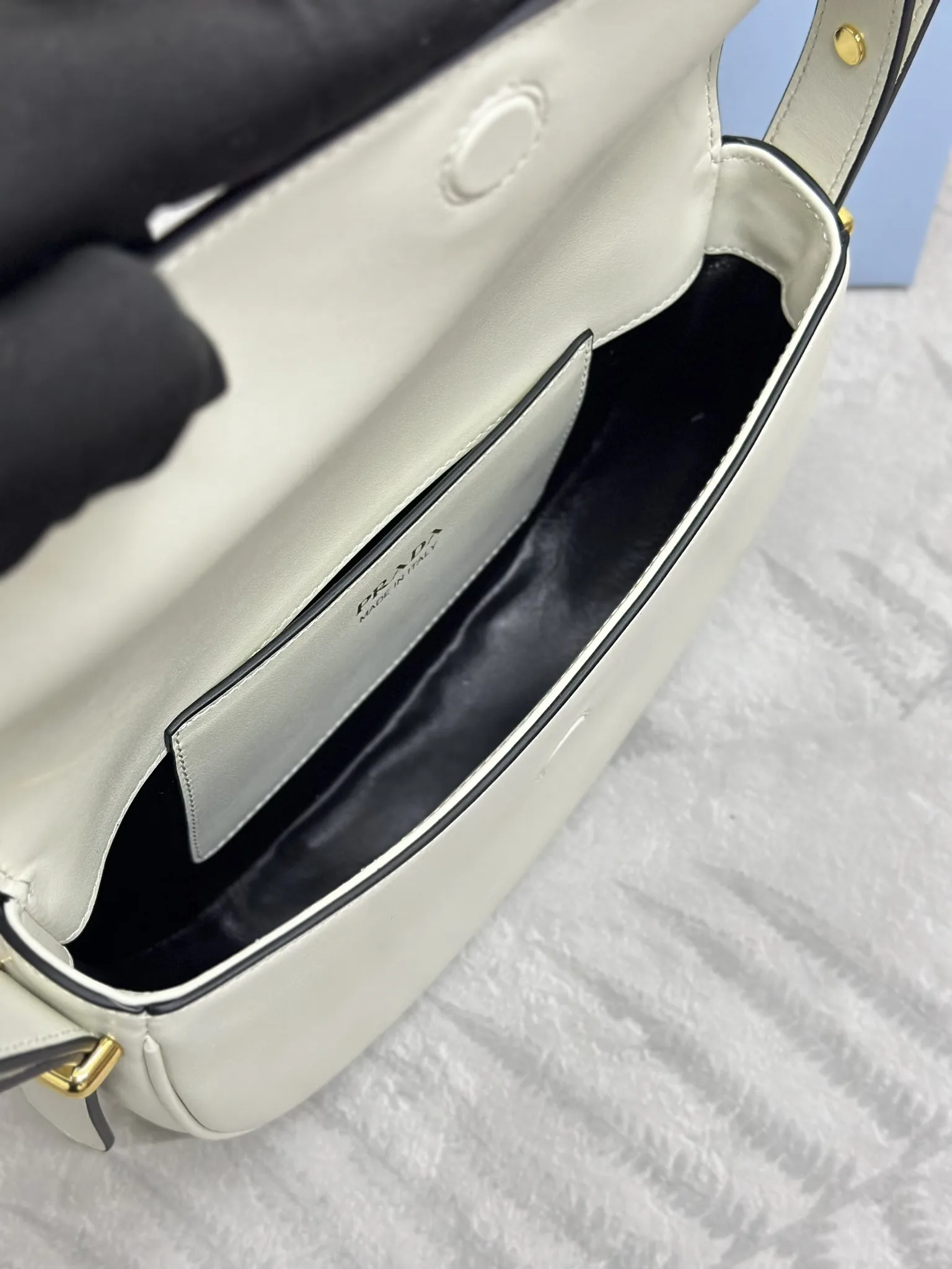 Moon Leather Shoulder Bag D92016352 — view 6