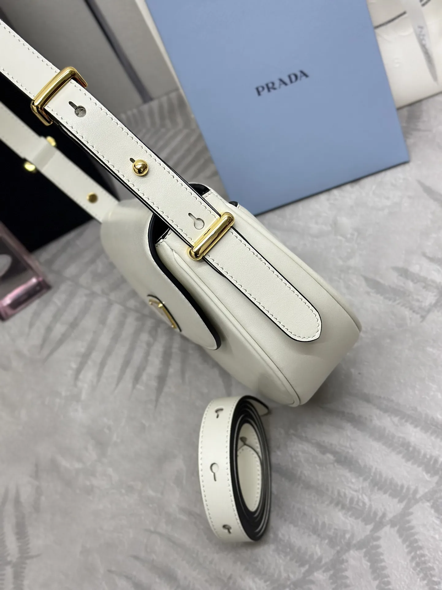 Moon Leather Shoulder Bag D92016352 — view 8