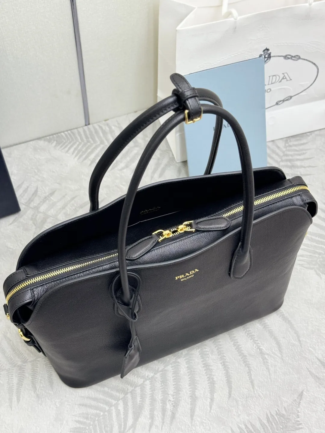 Prada 1BG600 Leather Tote Bag D114016360 — view 4