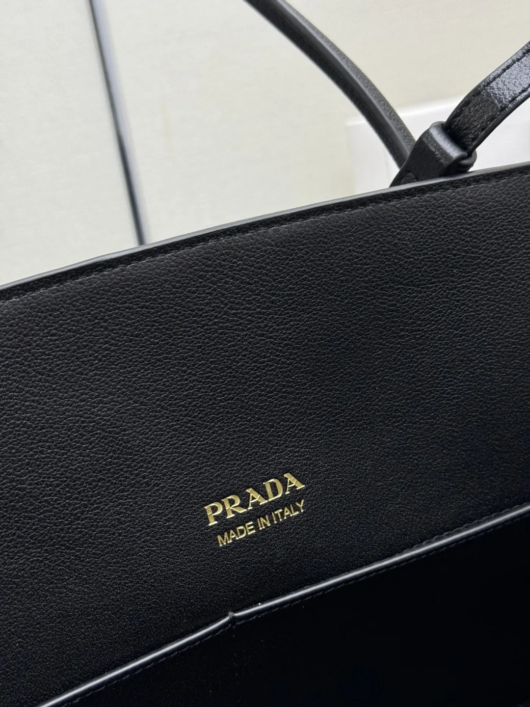 Prada 1BG600 Leather Tote Bag D114016360 — view 9