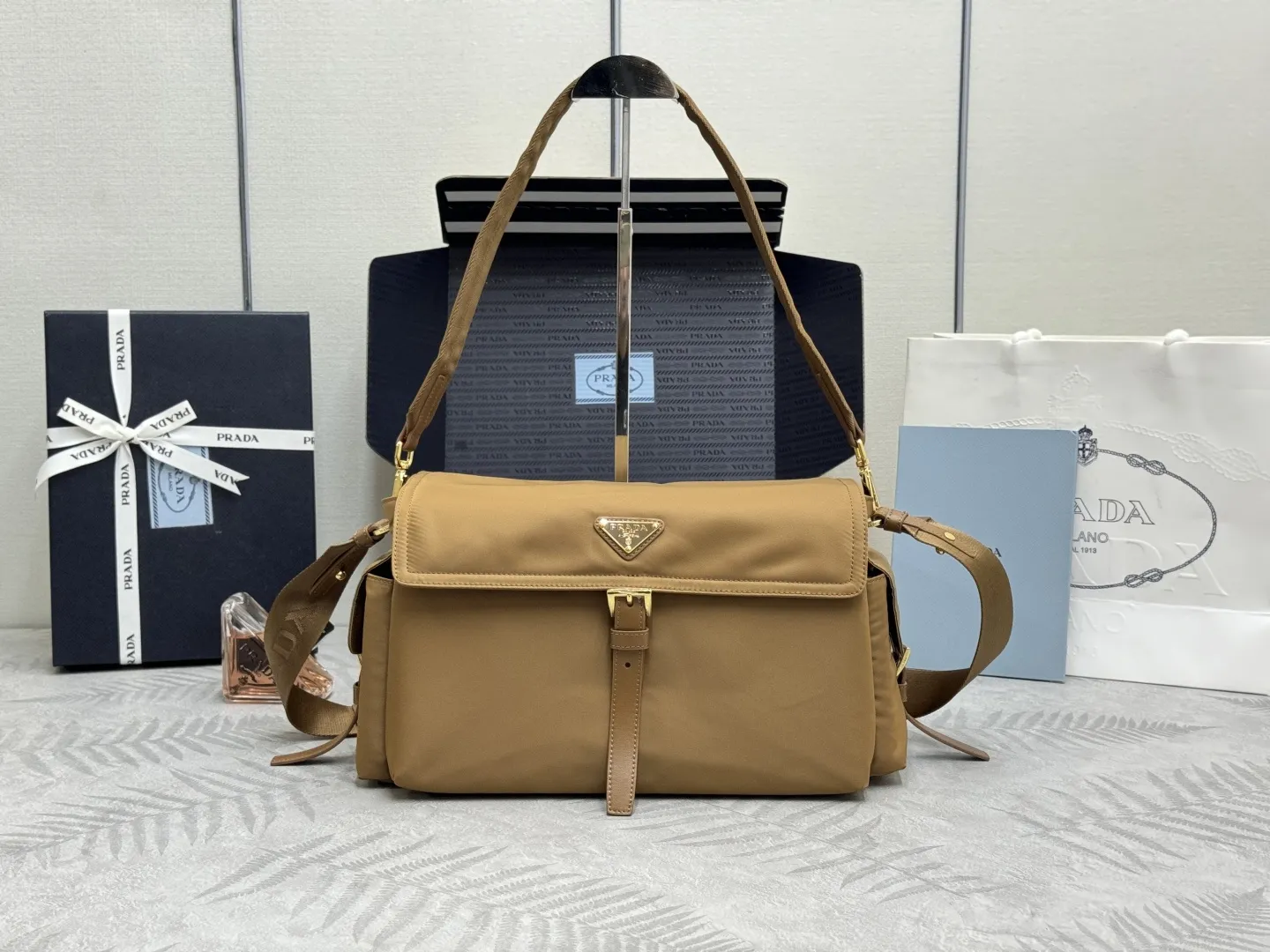 Re-Nylon Large Messenger Bag D80016362