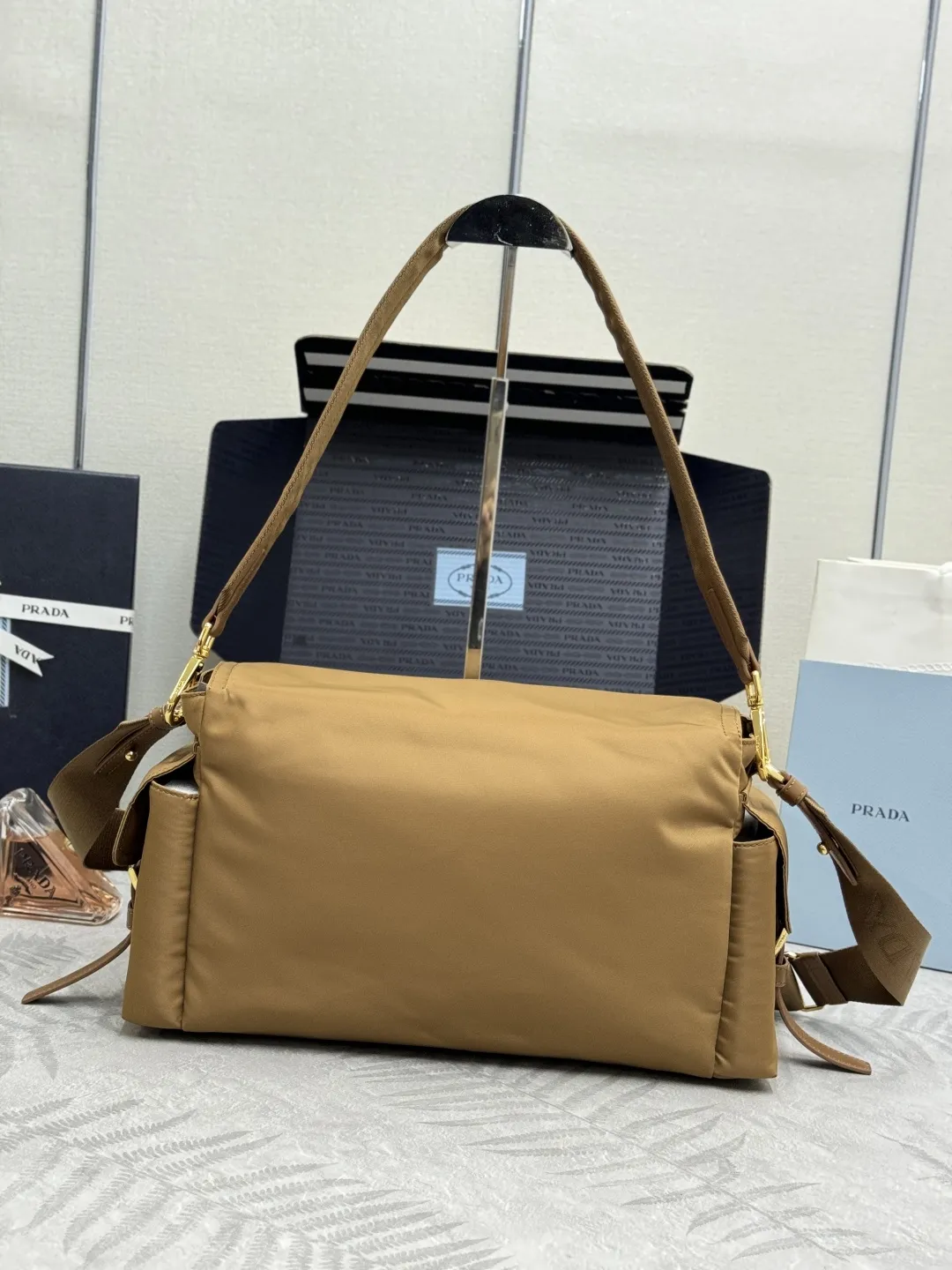 Re-Nylon Large Messenger Bag D80016362 — view 2