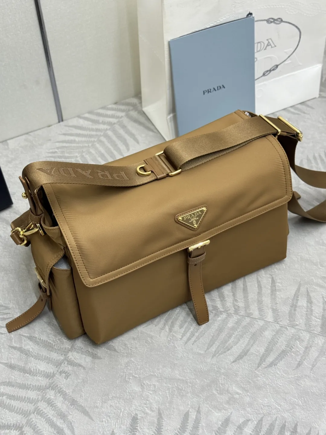 Re-Nylon Large Messenger Bag D80016362 — view 3