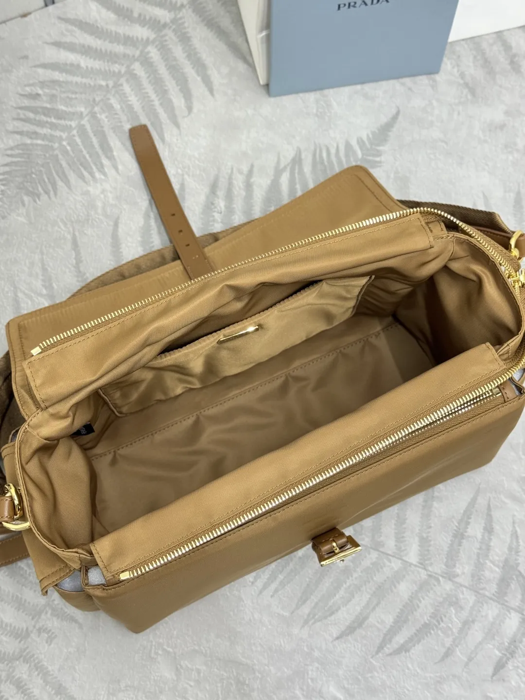 Re-Nylon Large Messenger Bag D80016362 — view 7