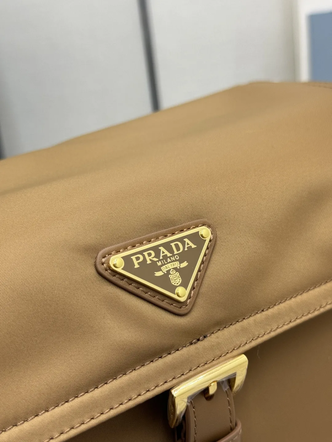 Re-Nylon Large Messenger Bag D80016362 — view 8