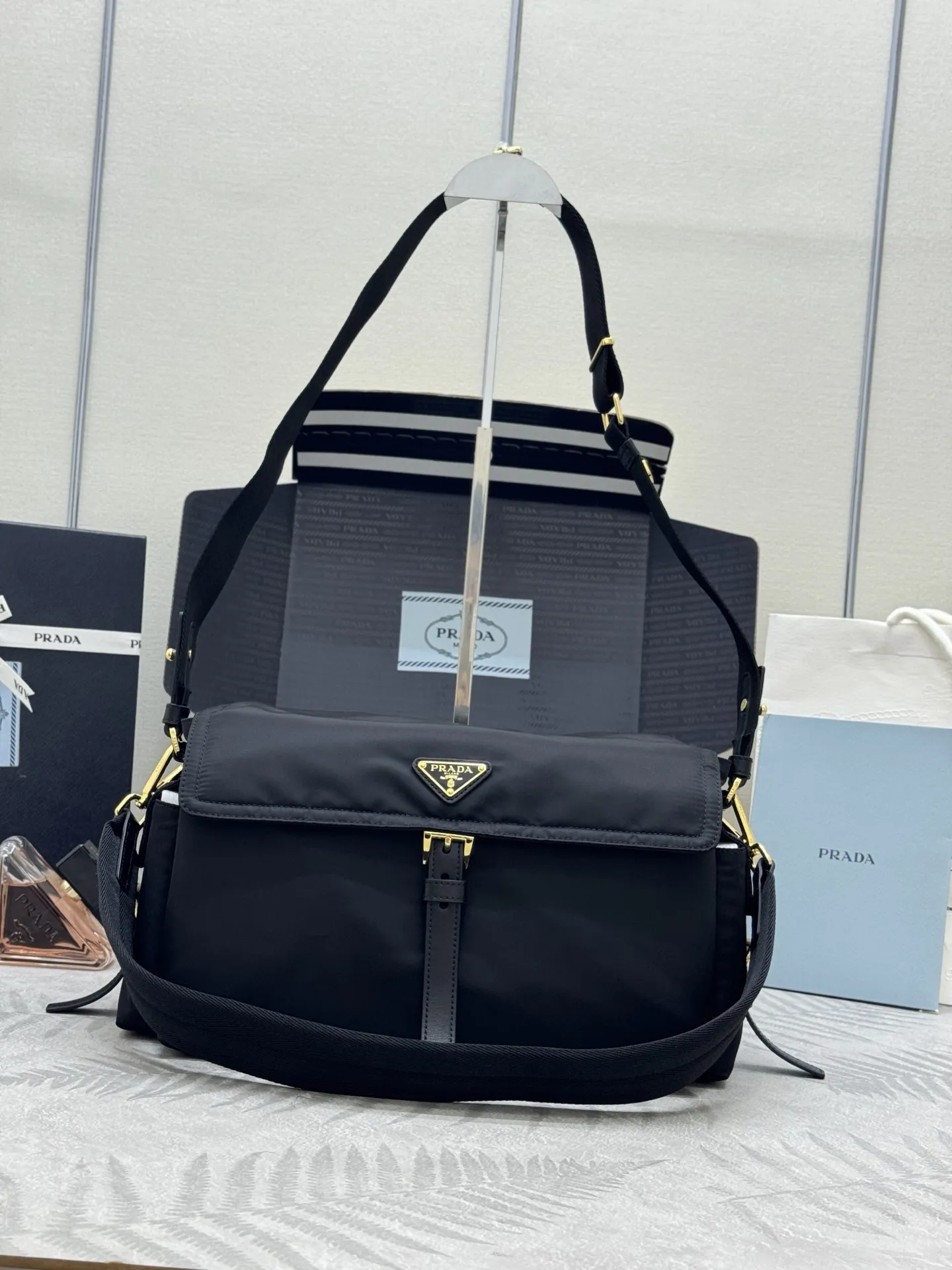 Re-Nylon Large Messenger Bag D80016363
