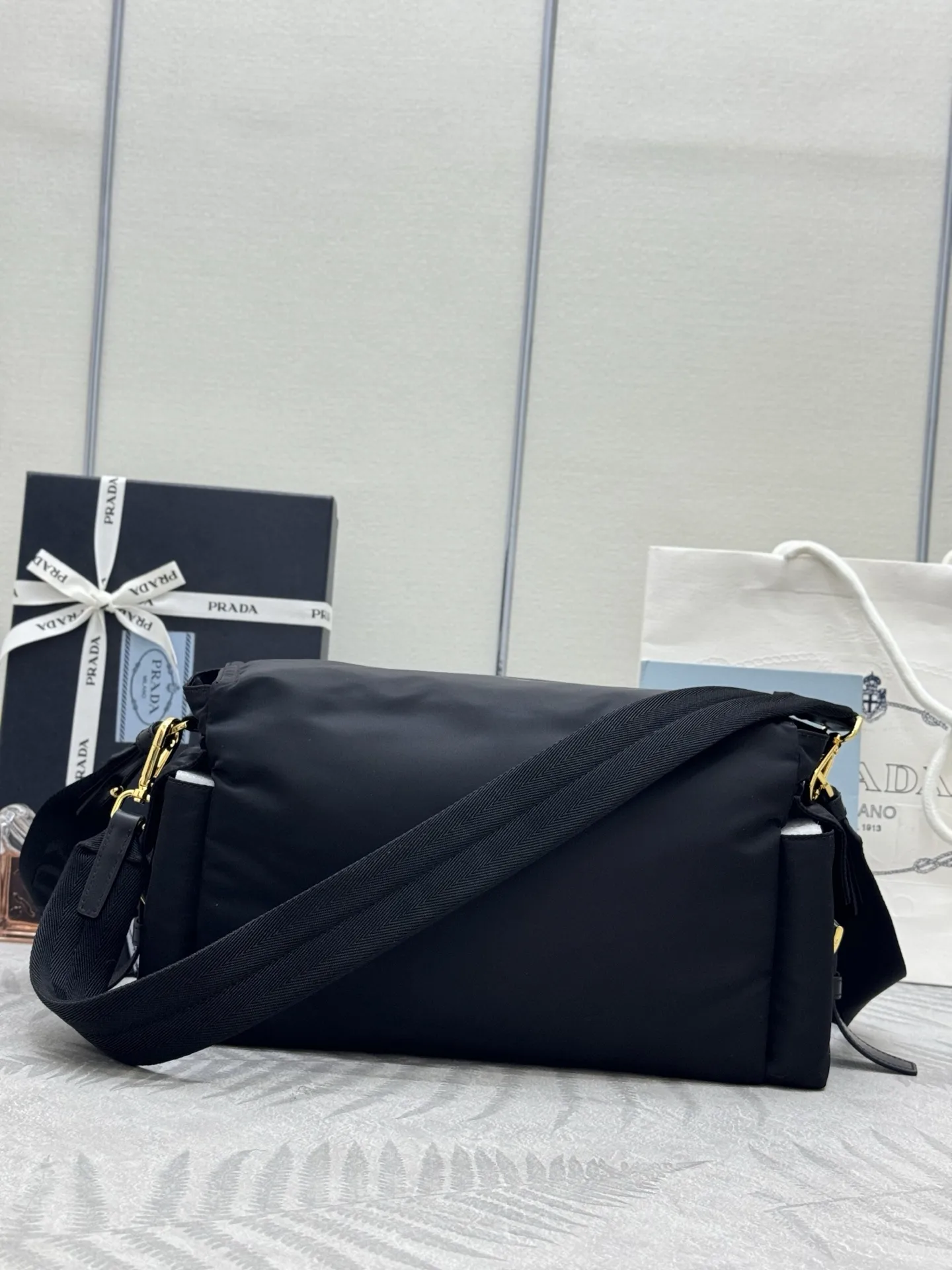 Re-Nylon Large Messenger Bag D80016363 — view 2