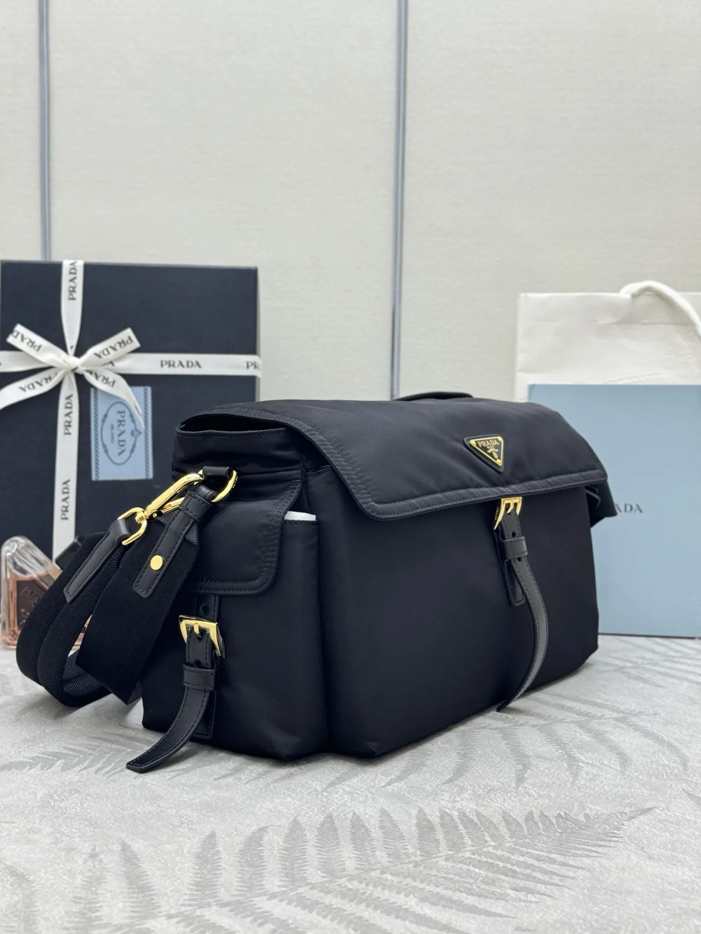 Re-Nylon Large Messenger Bag D80016363 — view 3