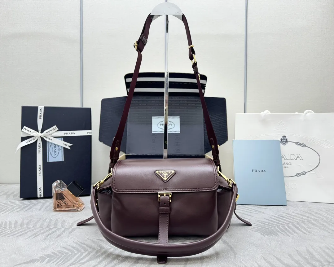 Lambskin Messenger Bag in Burgundy D98016364