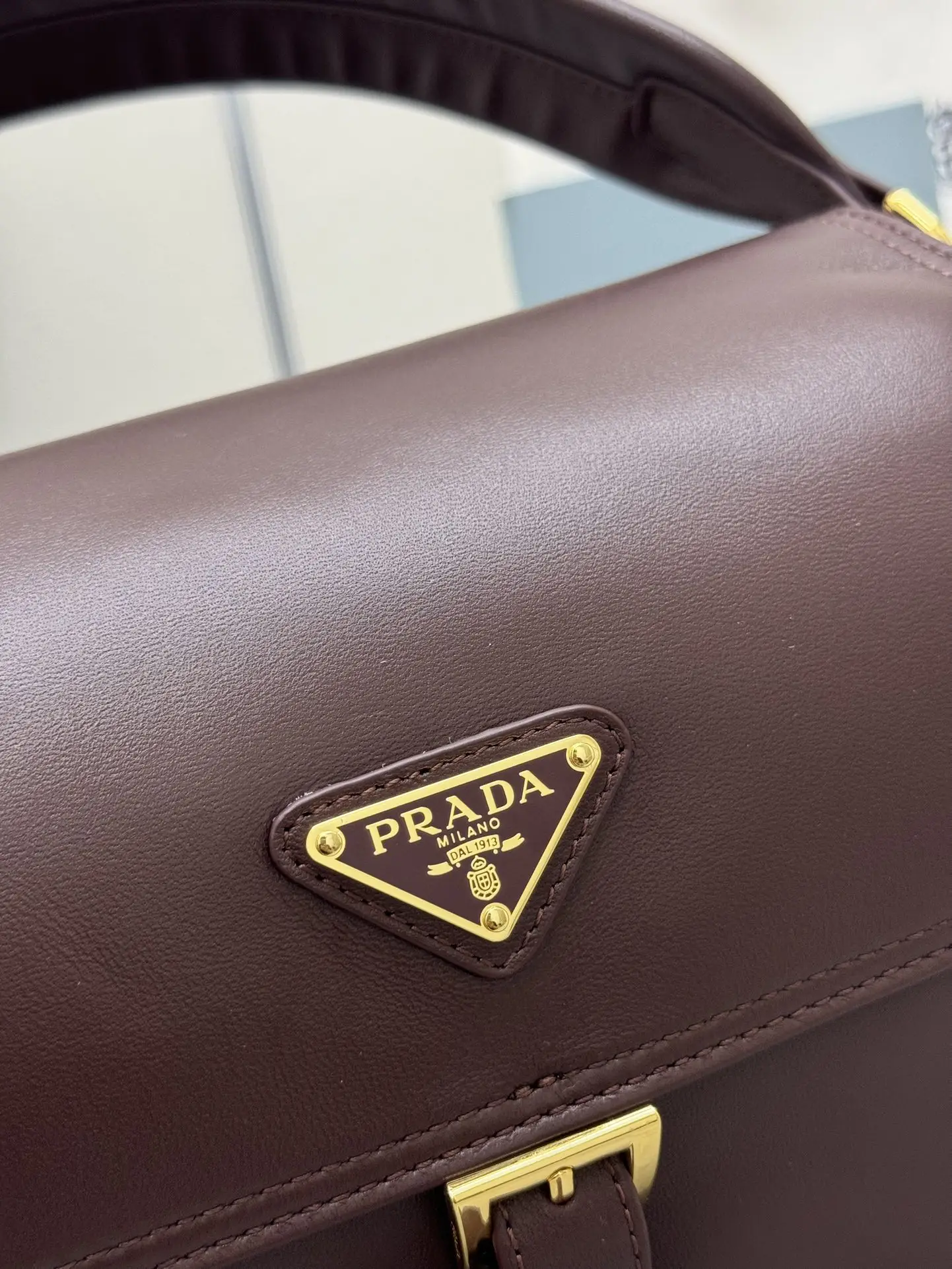 Lambskin Messenger Bag in Burgundy D98016364 — view 8