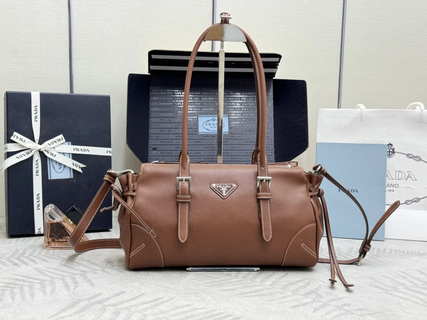 Vintage Leather Top-Handle Bag D105016506