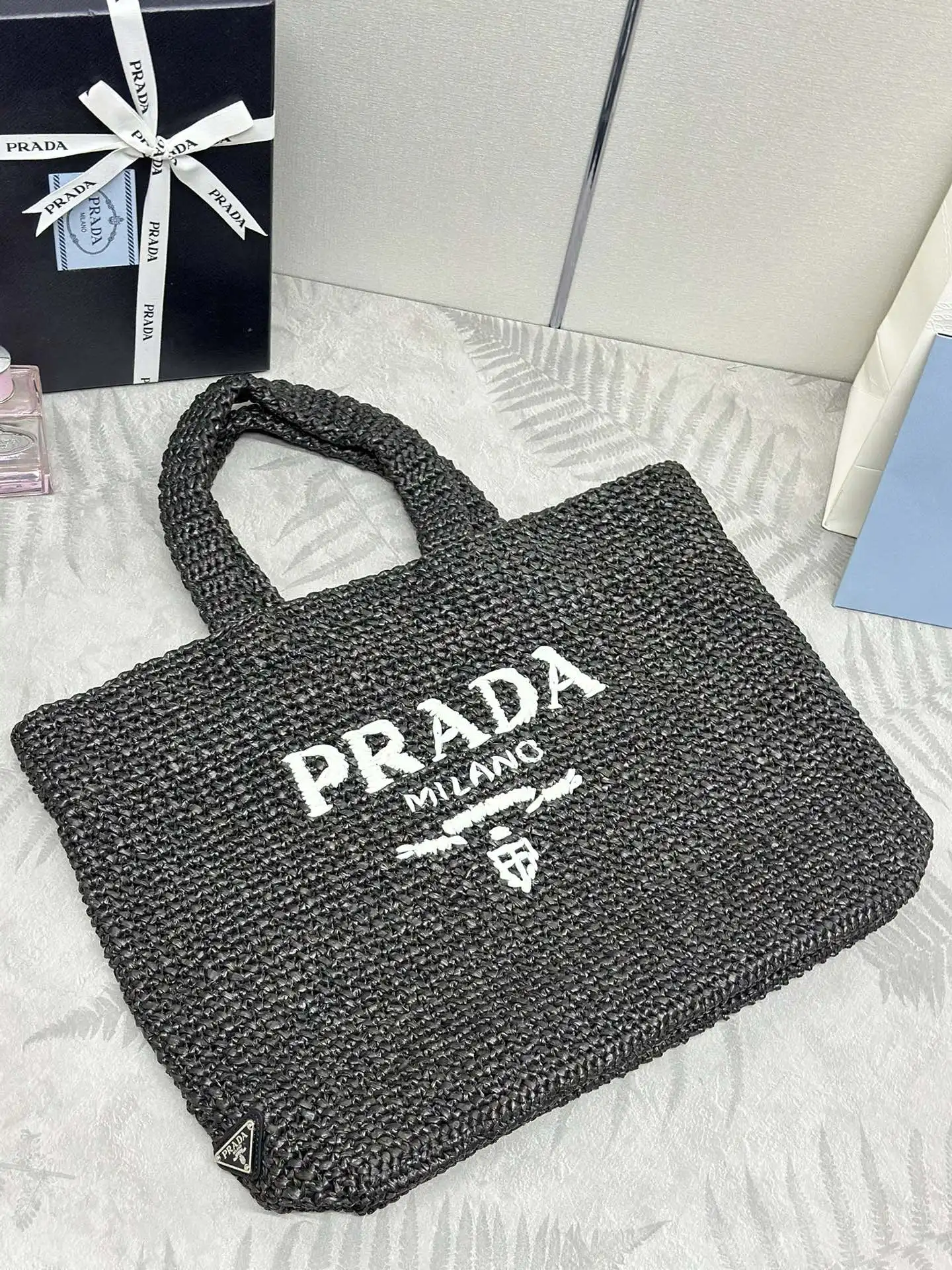 Prada Raffia Large Tote Bag D105016391 — view 4