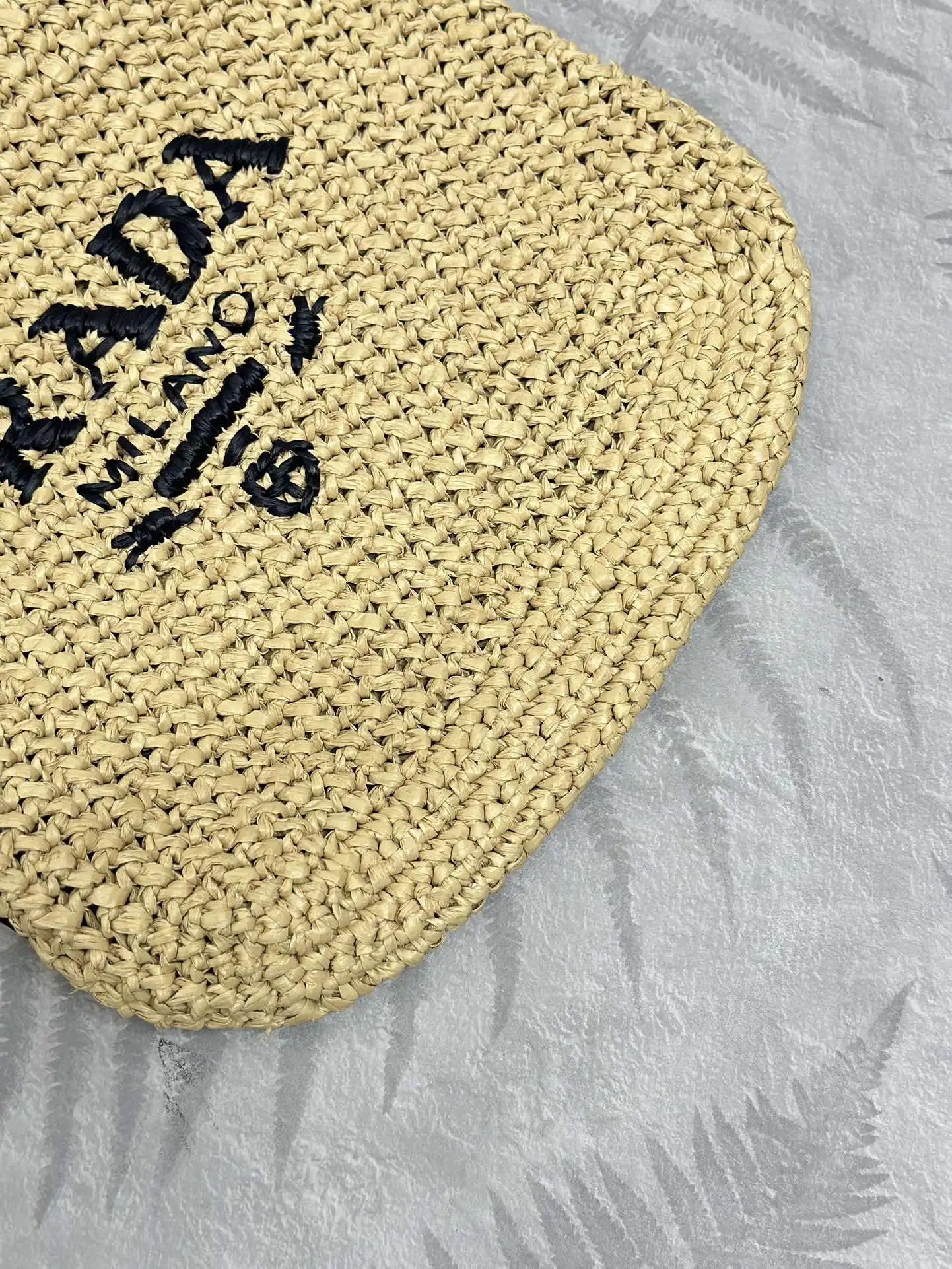 Small Raffia Tote Bag D78016392 — view 4