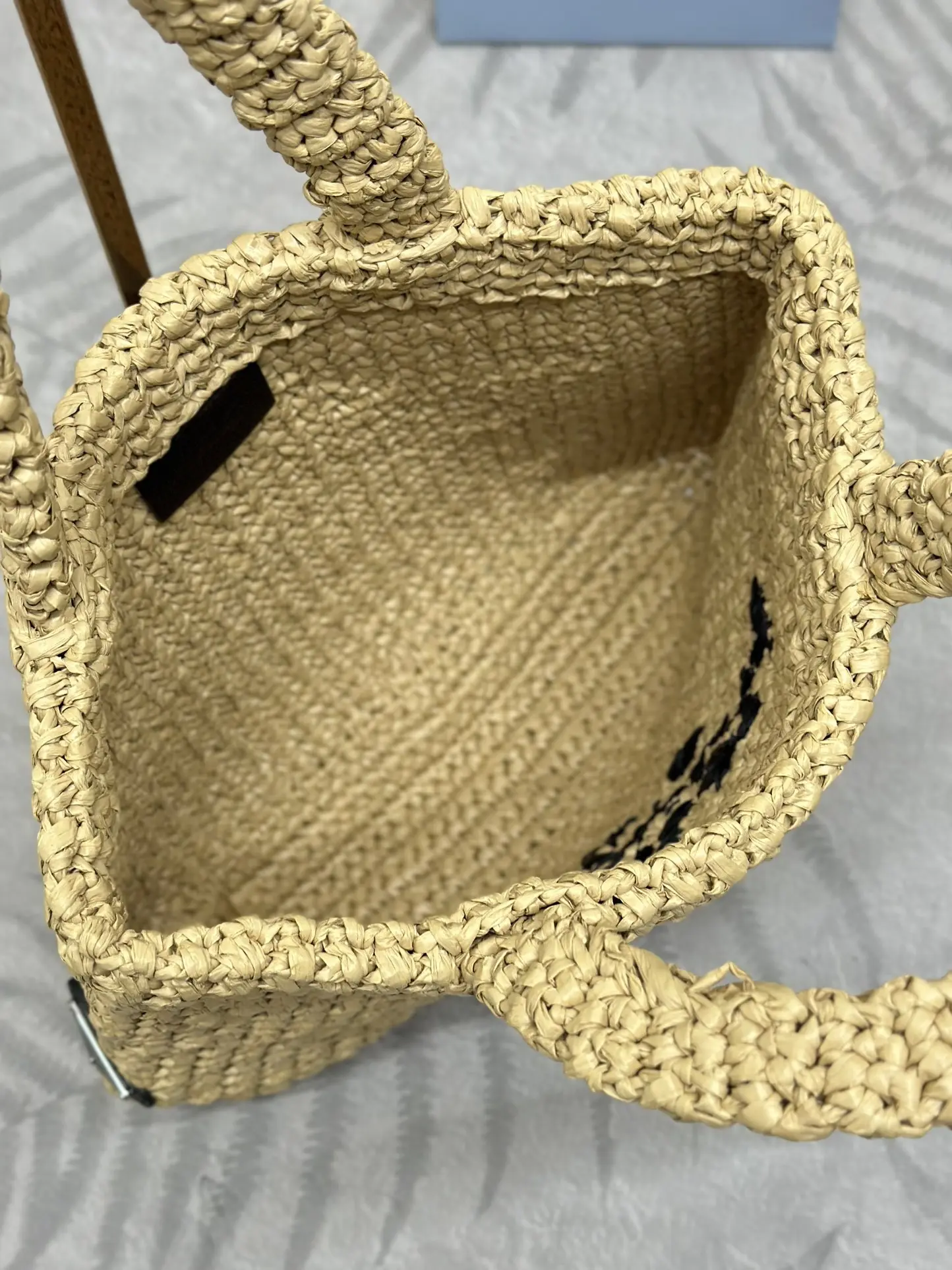 Small Raffia Tote Bag D78016392 — view 7
