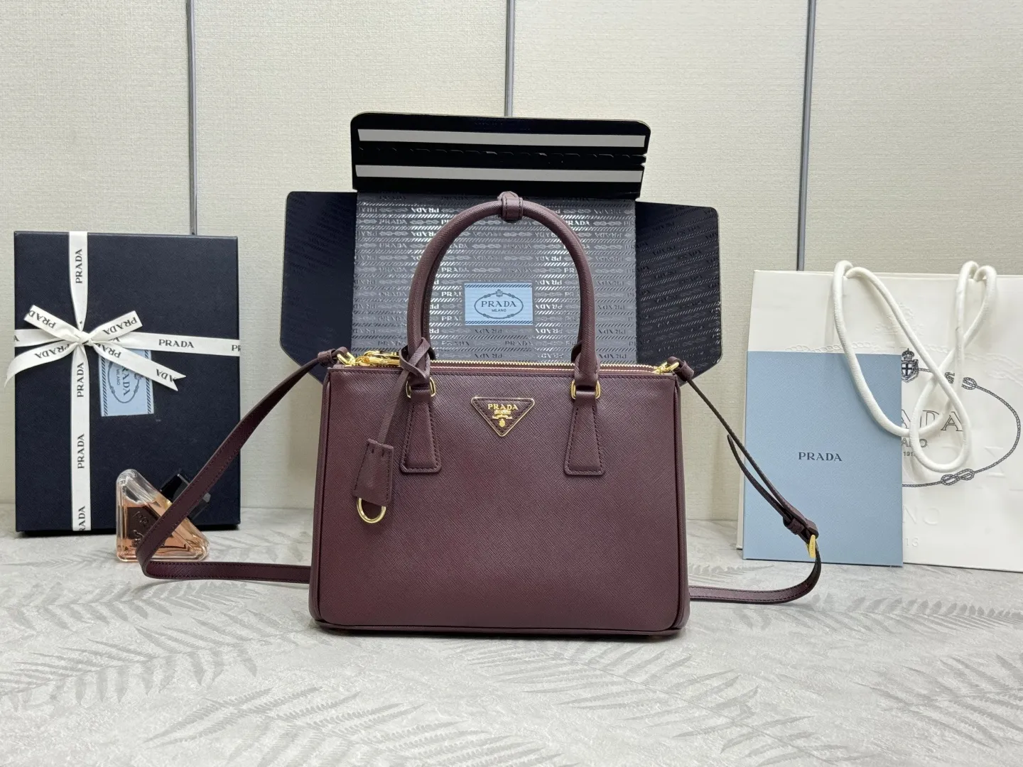 Saffiano Leather Galleria Medium Bag D98016393