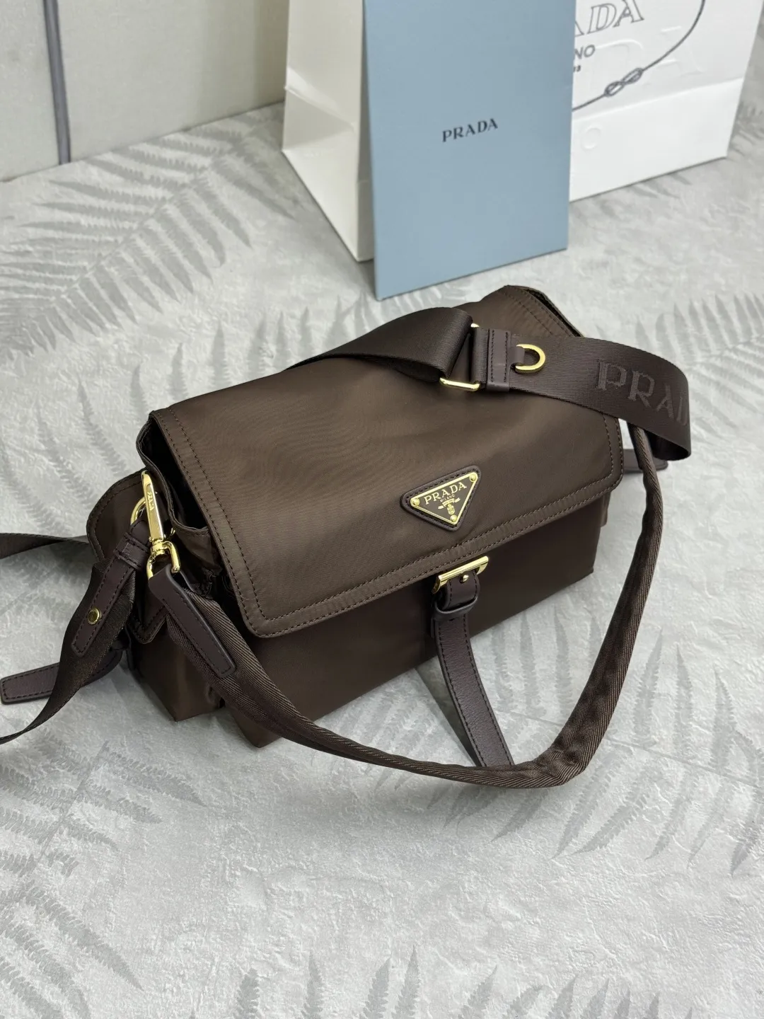 Re-Nylon Medium Messenger Bag D77016404 — view 3