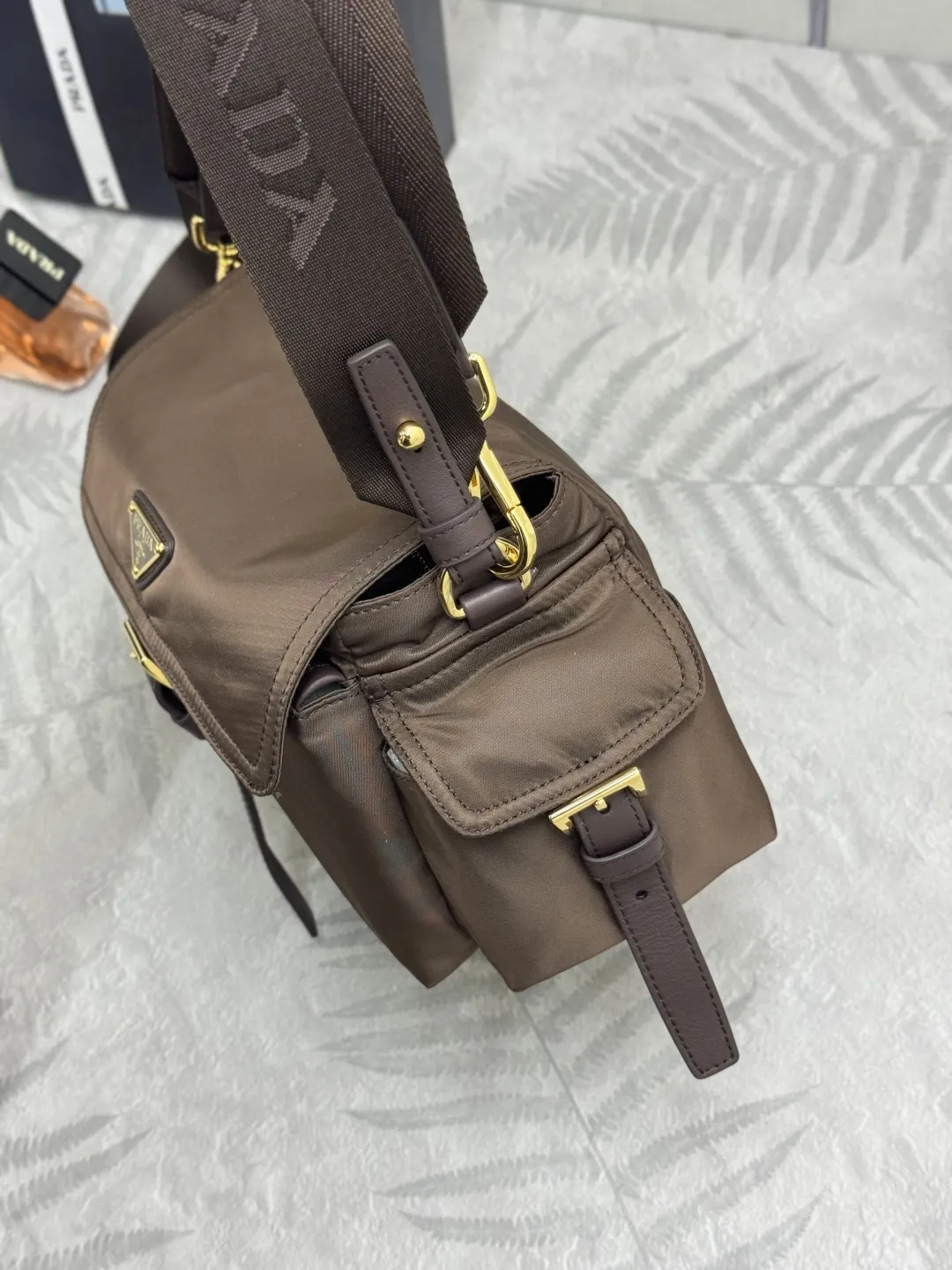 Re-Nylon Medium Messenger Bag D77016404 — view 4