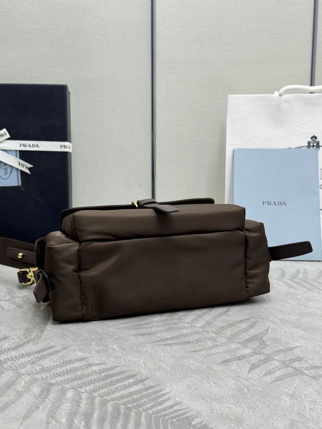 Re-Nylon Medium Messenger Bag D77016404 — view 5