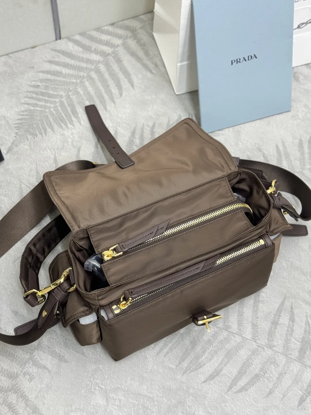 Re-Nylon Medium Messenger Bag D77016404 — view 6
