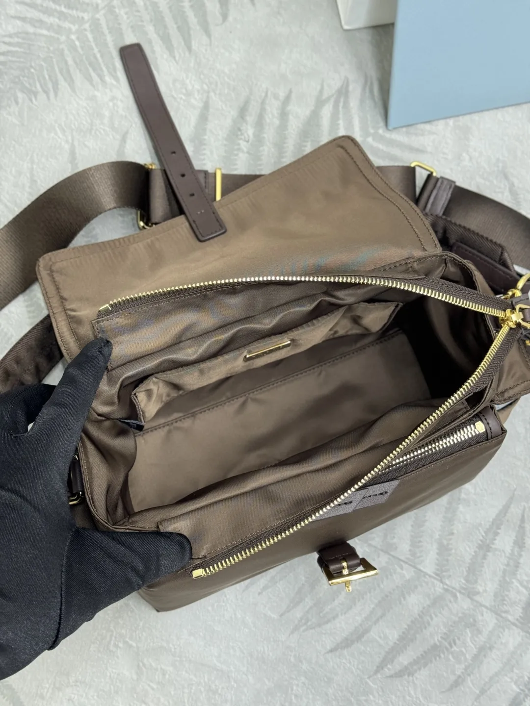 Re-Nylon Medium Messenger Bag D77016404 — view 8