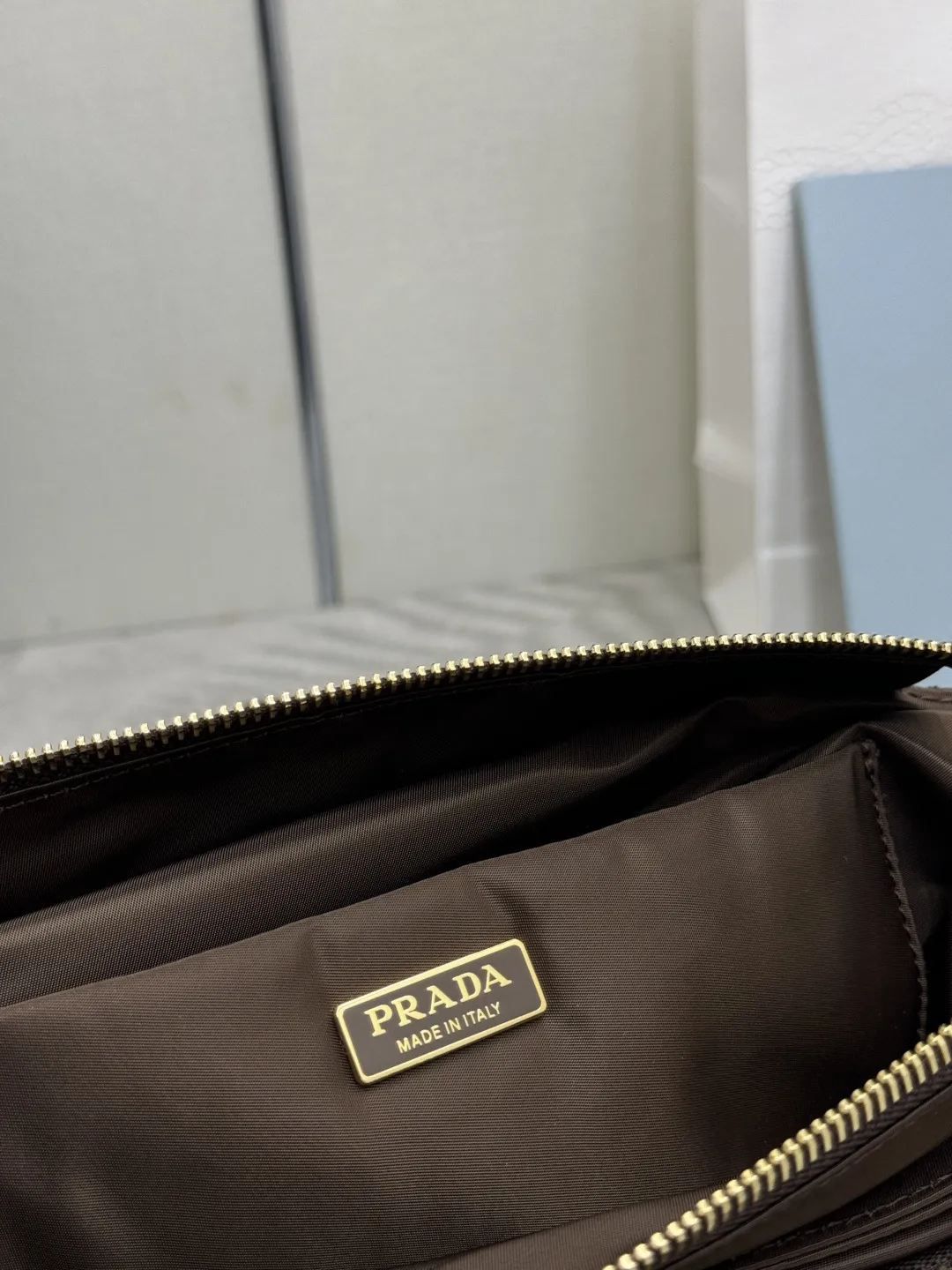 Re-Nylon Medium Messenger Bag D77016404 — view 9