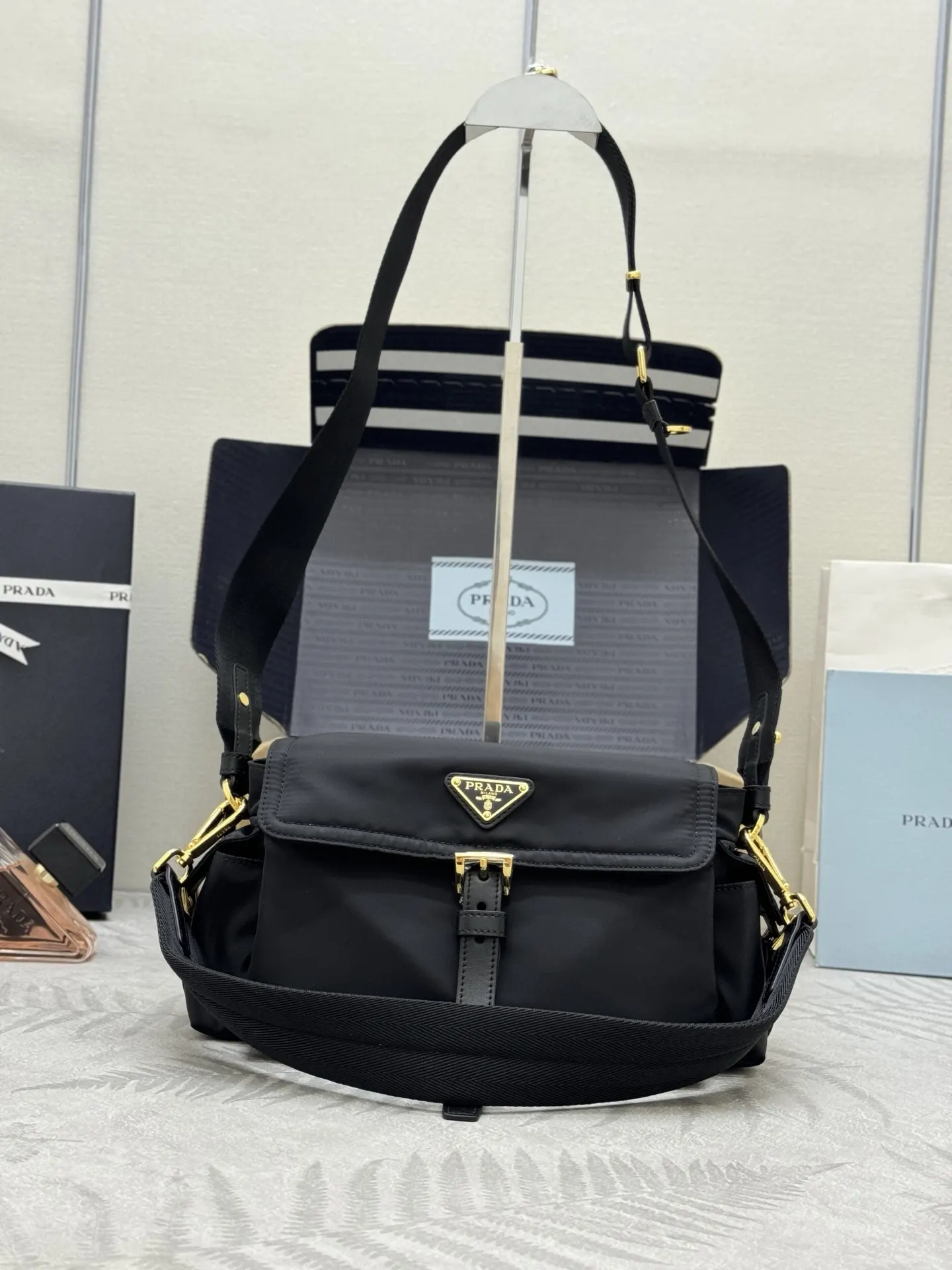 Re-Nylon Medium Messenger Bag D77016405
